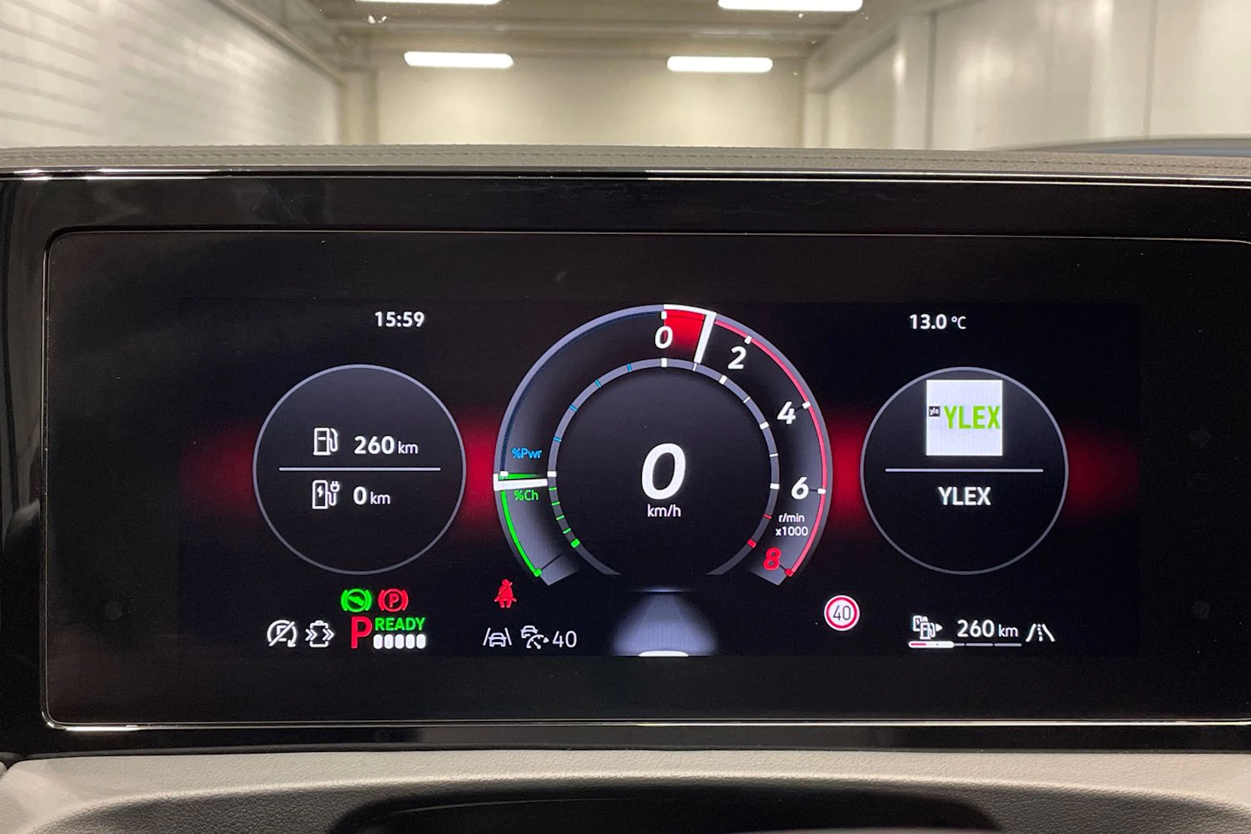 valkoinen Volkswagen Tiguan 2025 kuva 18.