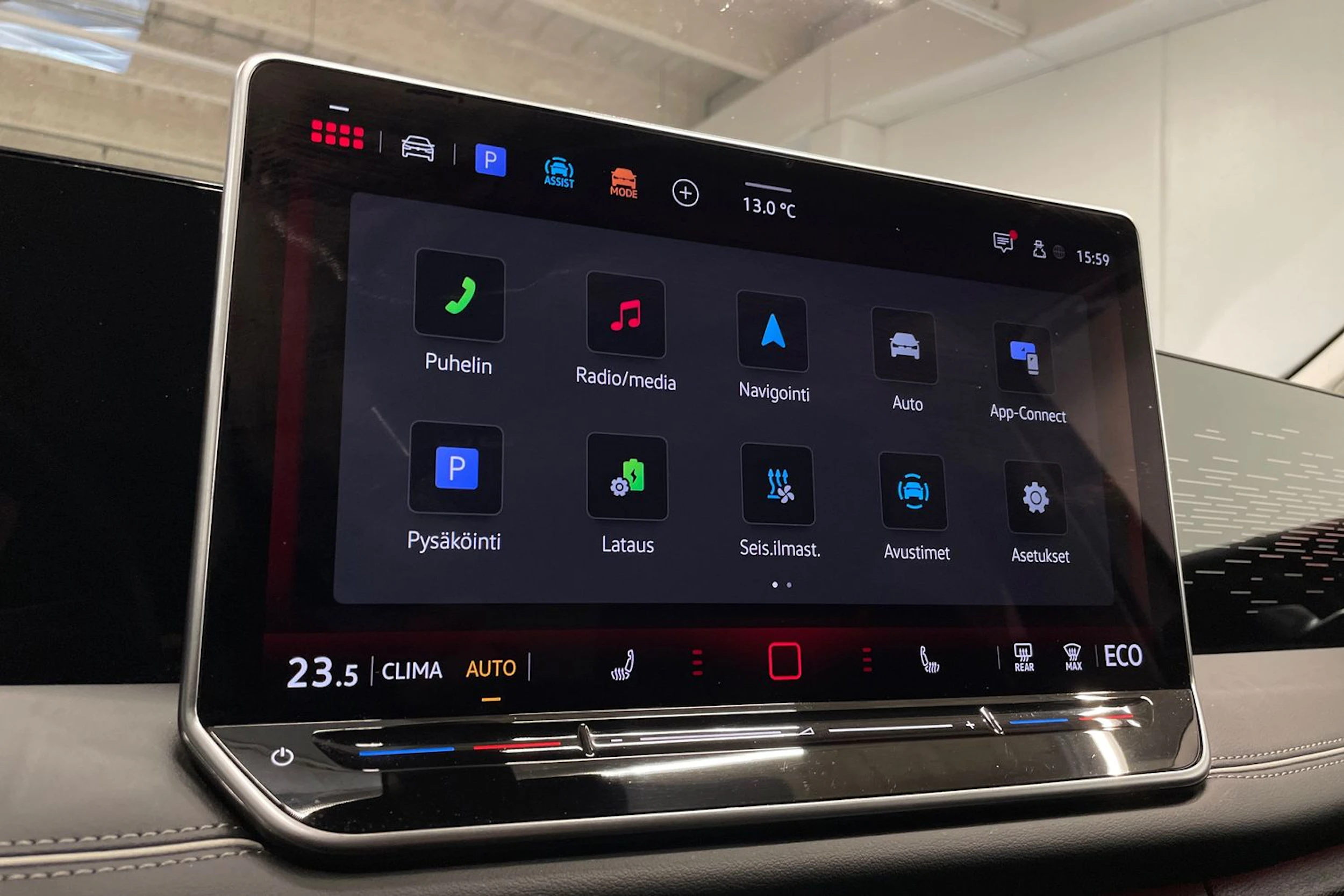 valkoinen Volkswagen Tiguan 2025 kuva 19.