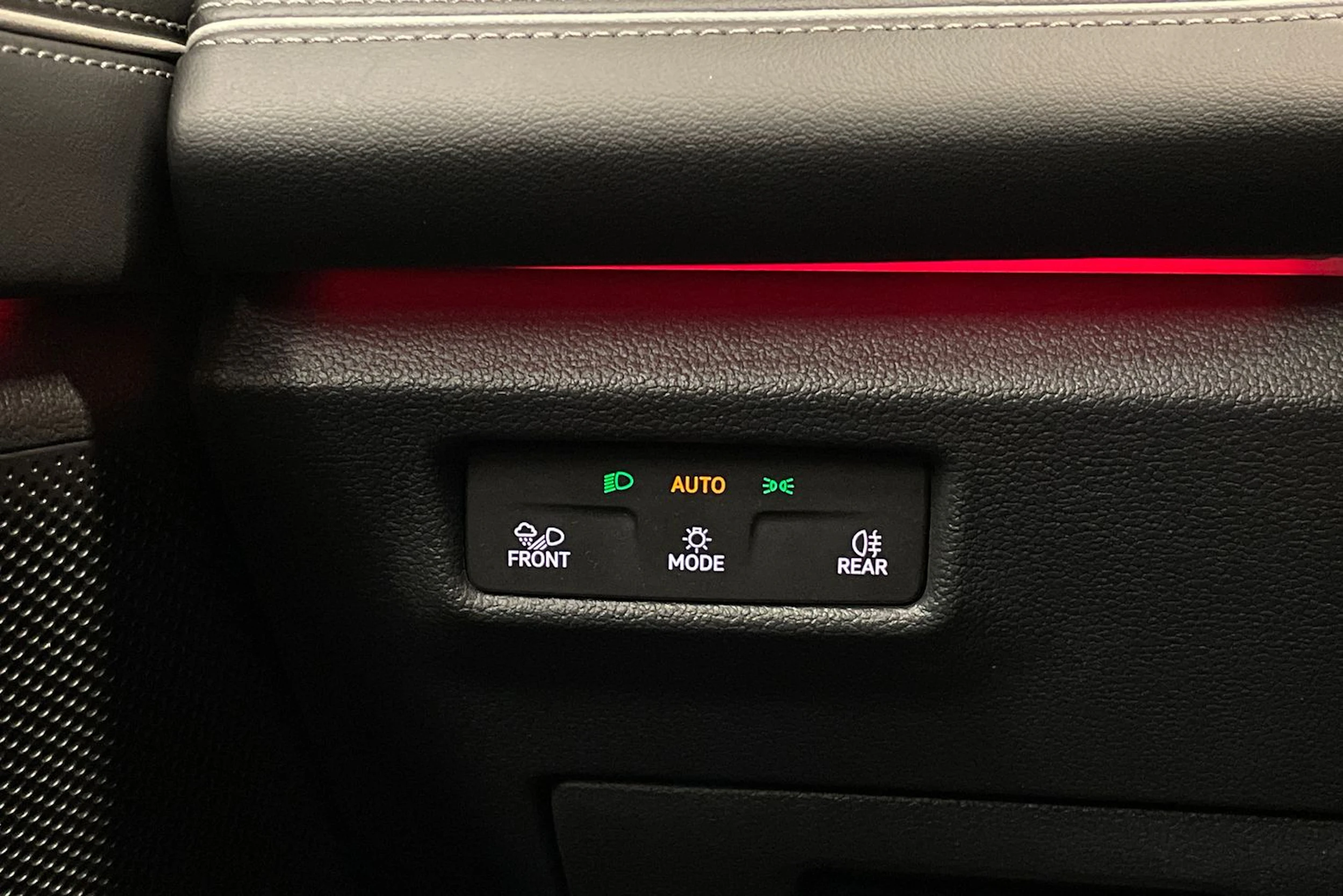 valkoinen Volkswagen Tiguan 2025 kuva 26.