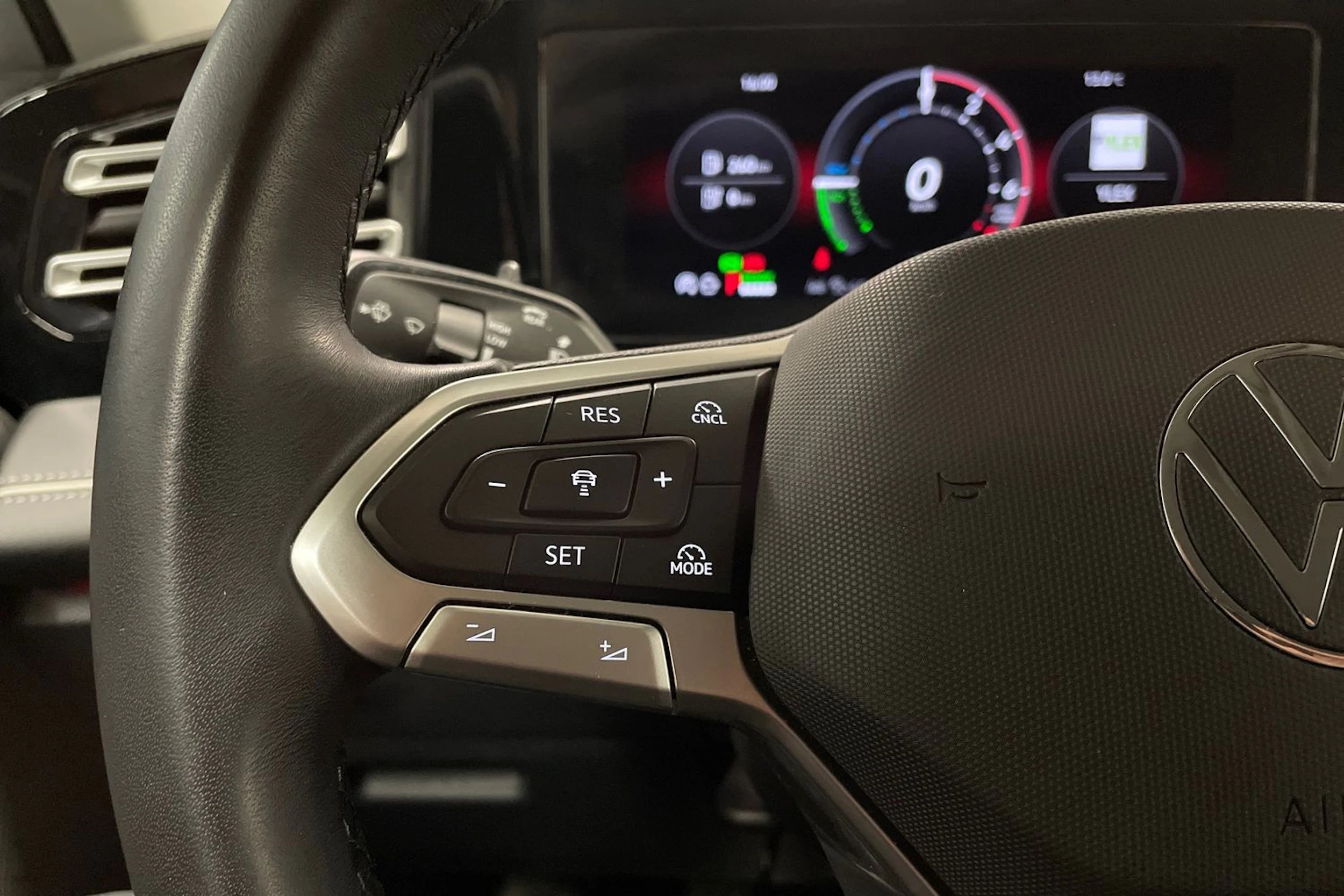 valkoinen Volkswagen Tiguan 2025 kuva 27.