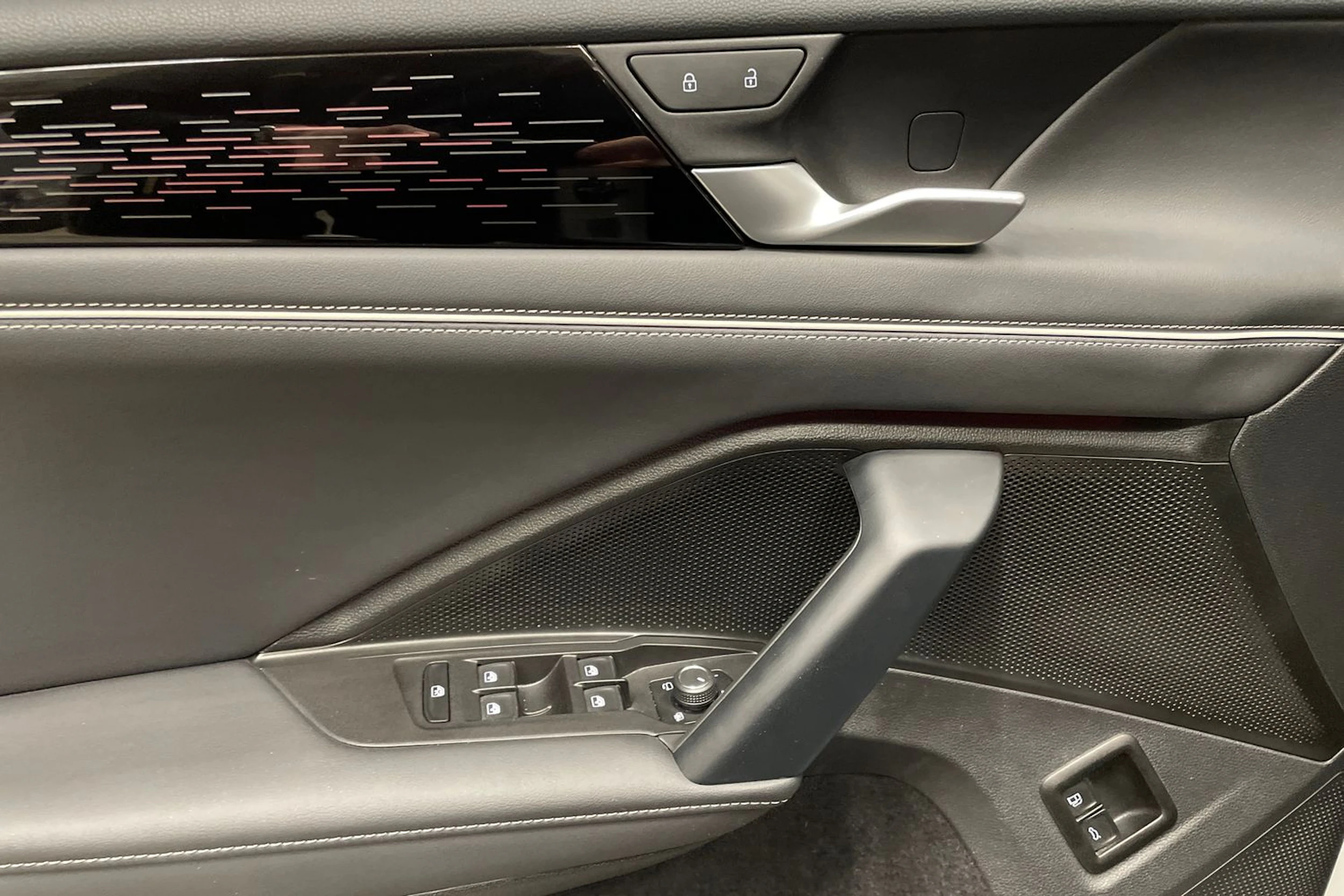 valkoinen Volkswagen Tiguan 2025 kuva 29.