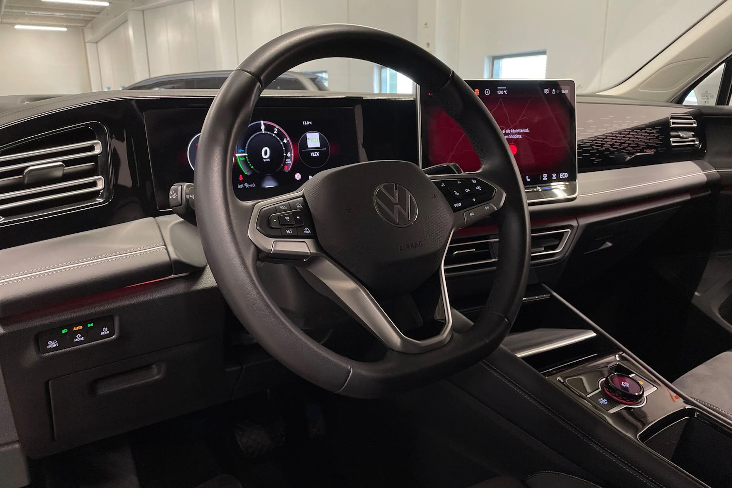 valkoinen Volkswagen Tiguan 2025 kuva 30.