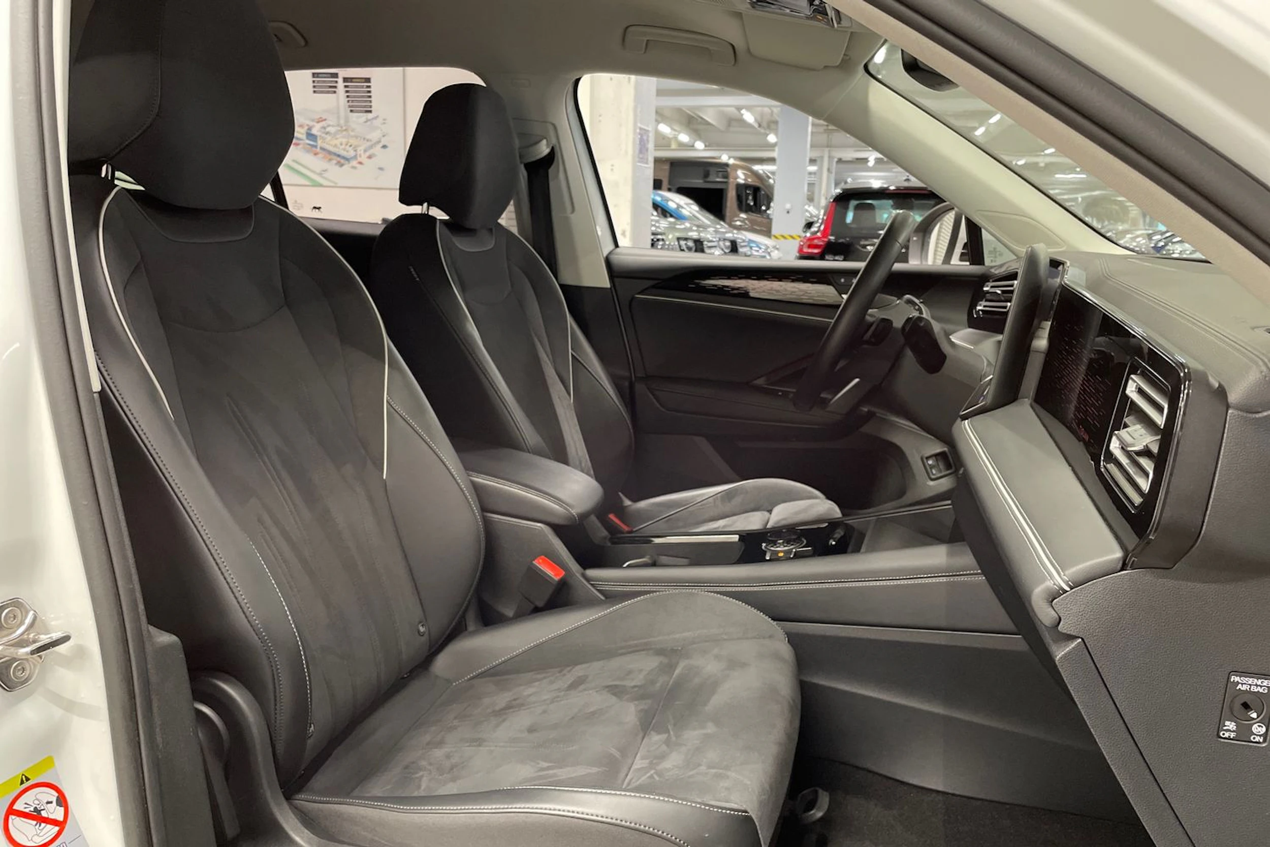 valkoinen Volkswagen Tiguan 2025 kuva 31.