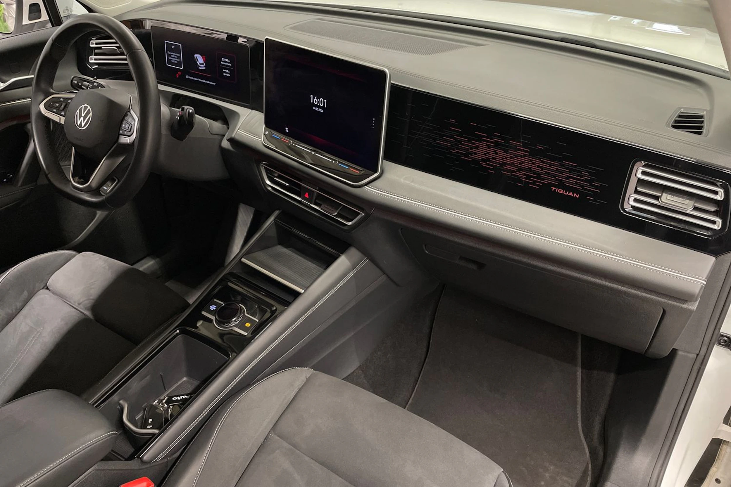 valkoinen Volkswagen Tiguan 2025 kuva 32.