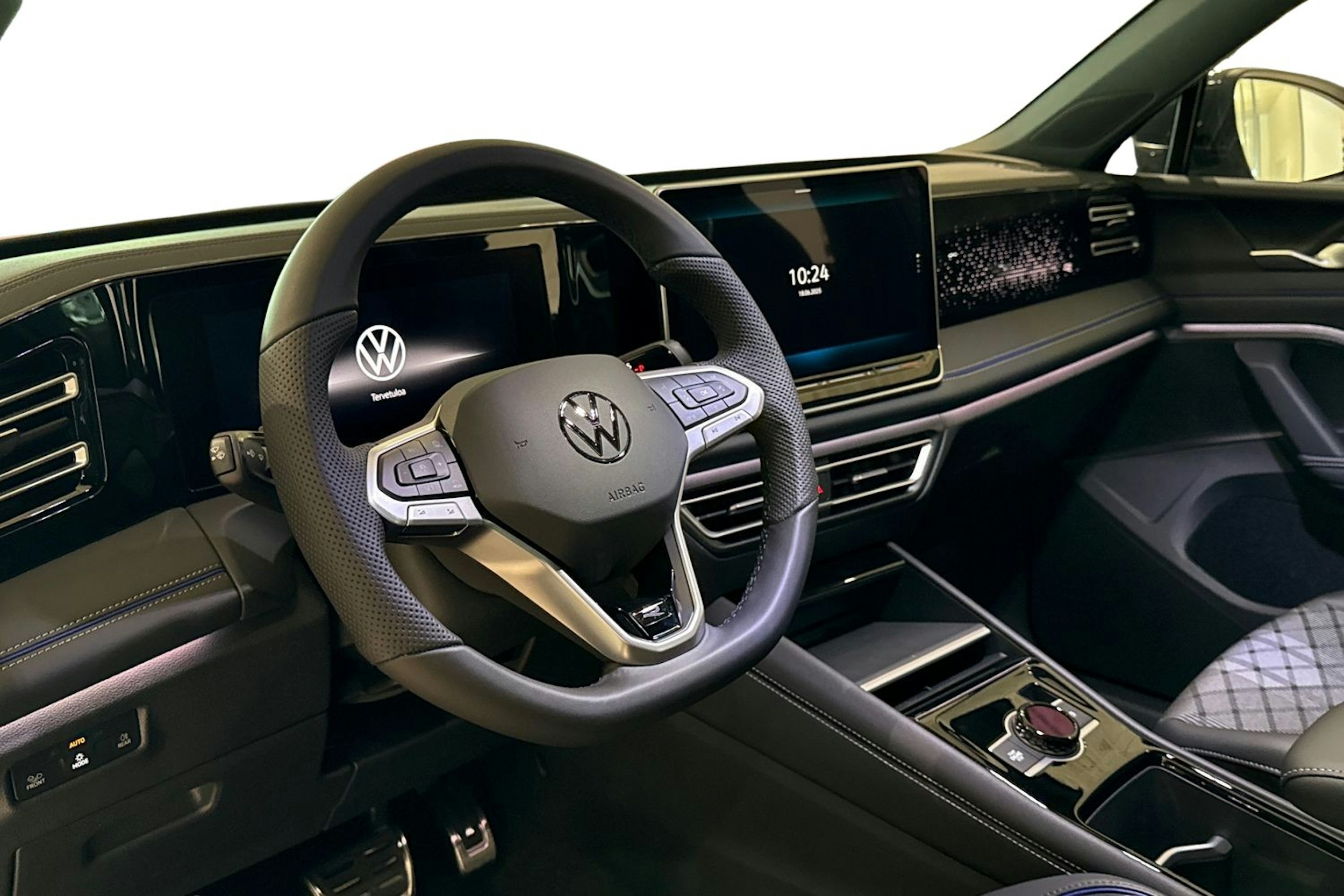 harmaa Volkswagen Tiguan 2025 kuva 6.