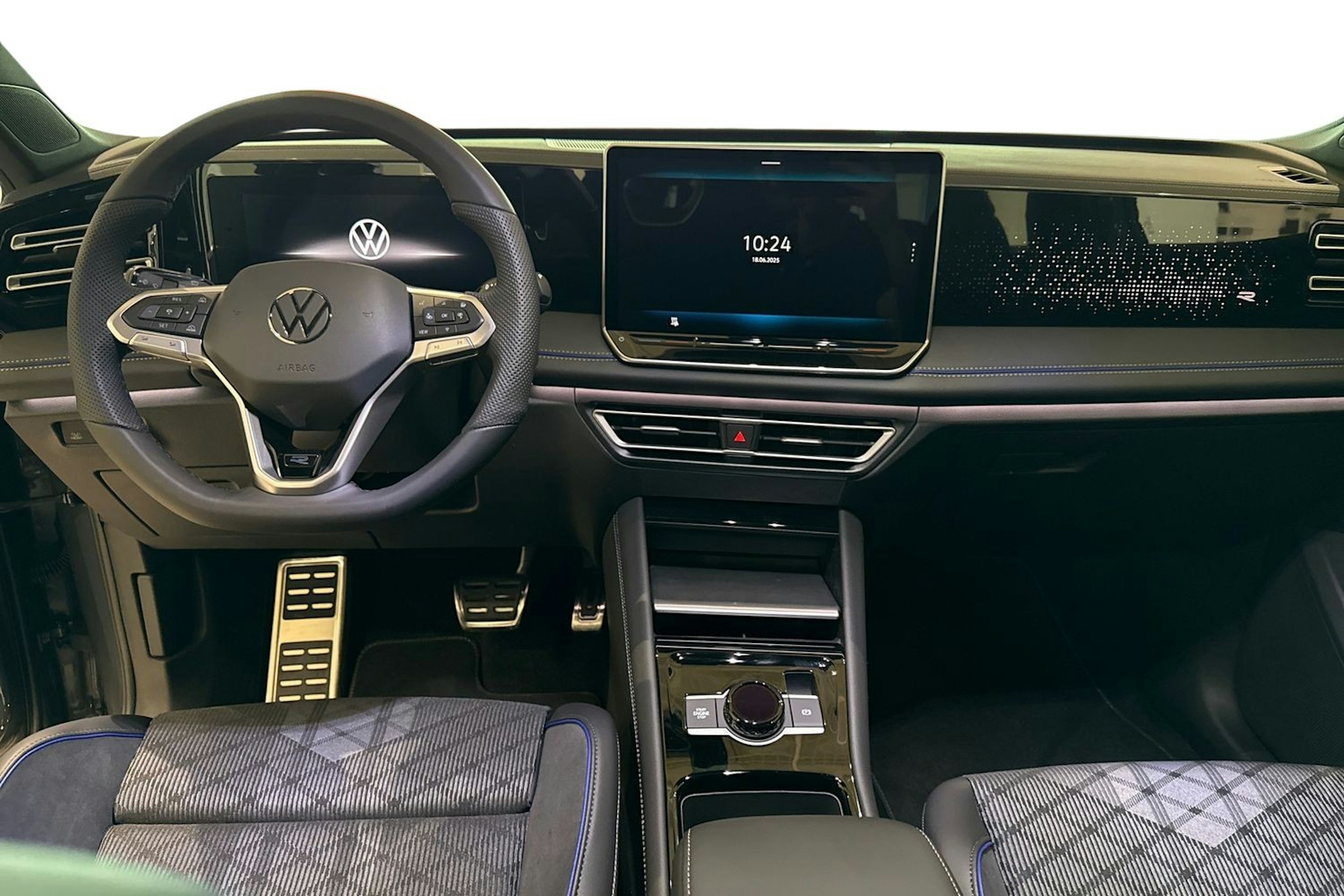 harmaa Volkswagen Tiguan 2025 kuva 7.