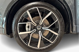 harmaa Volkswagen Tiguan 2025 kuva 9.