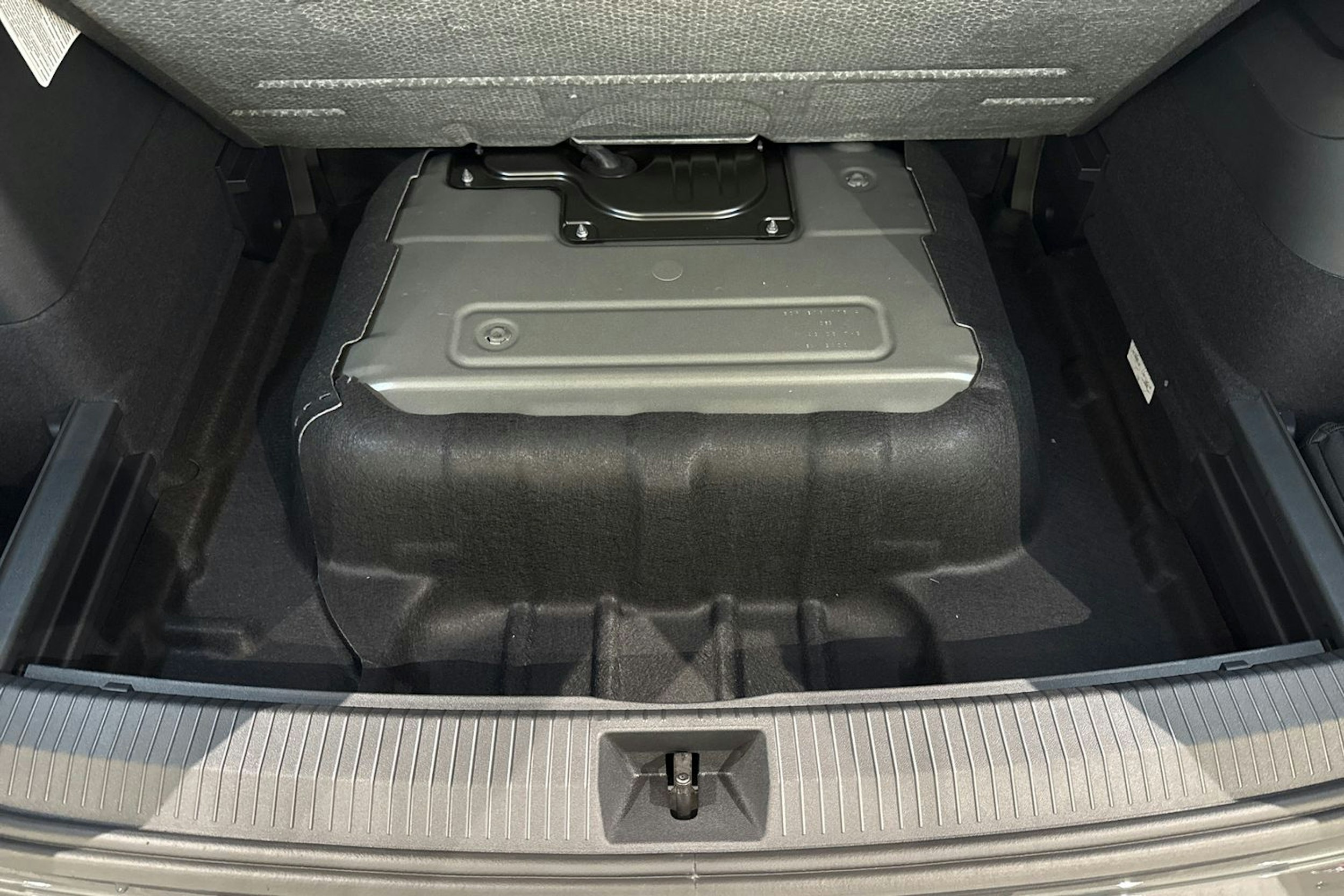 harmaa Volkswagen Tiguan 2025 kuva 15.