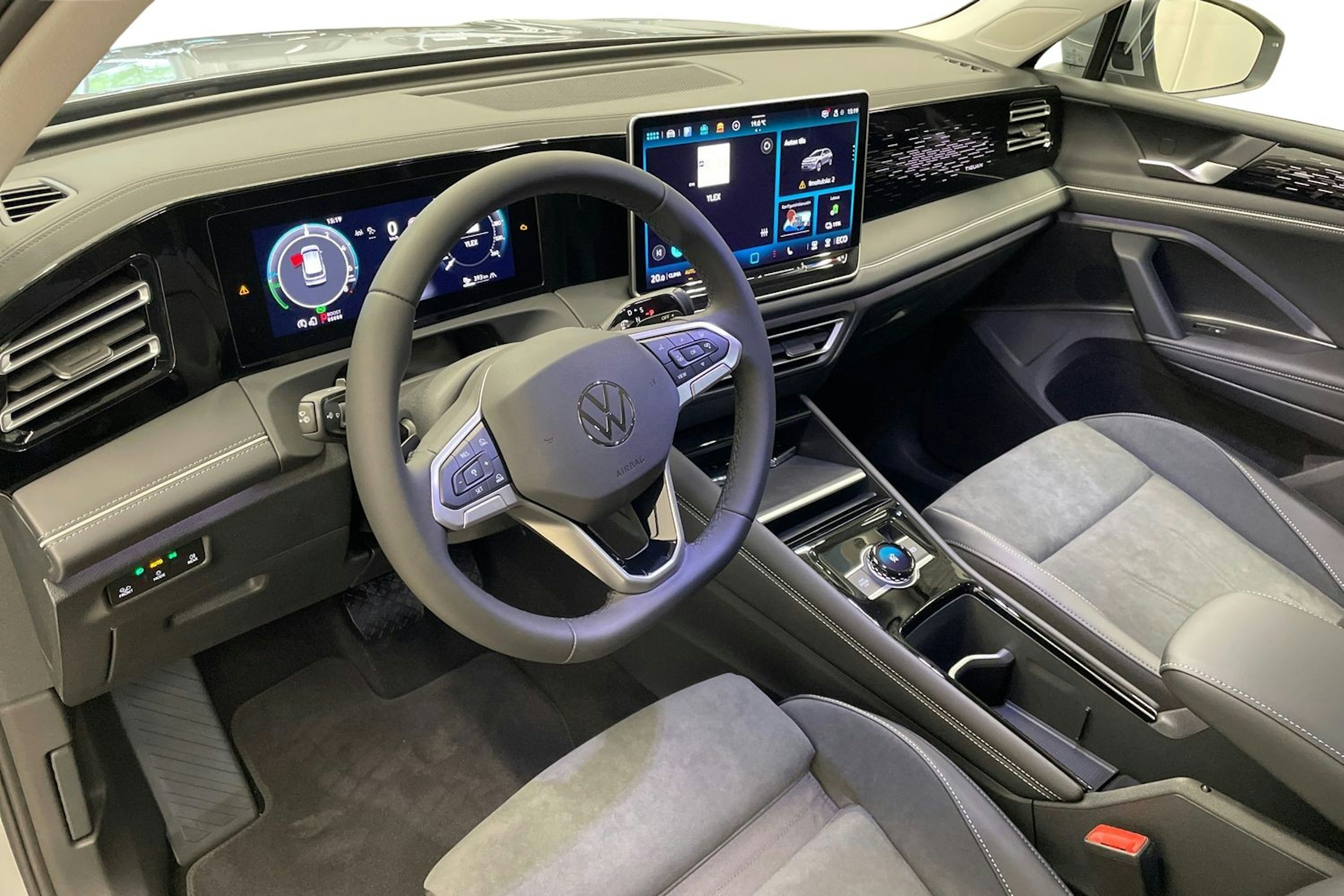 Harmaa Volkswagen Tiguan 2025 kuva 6.