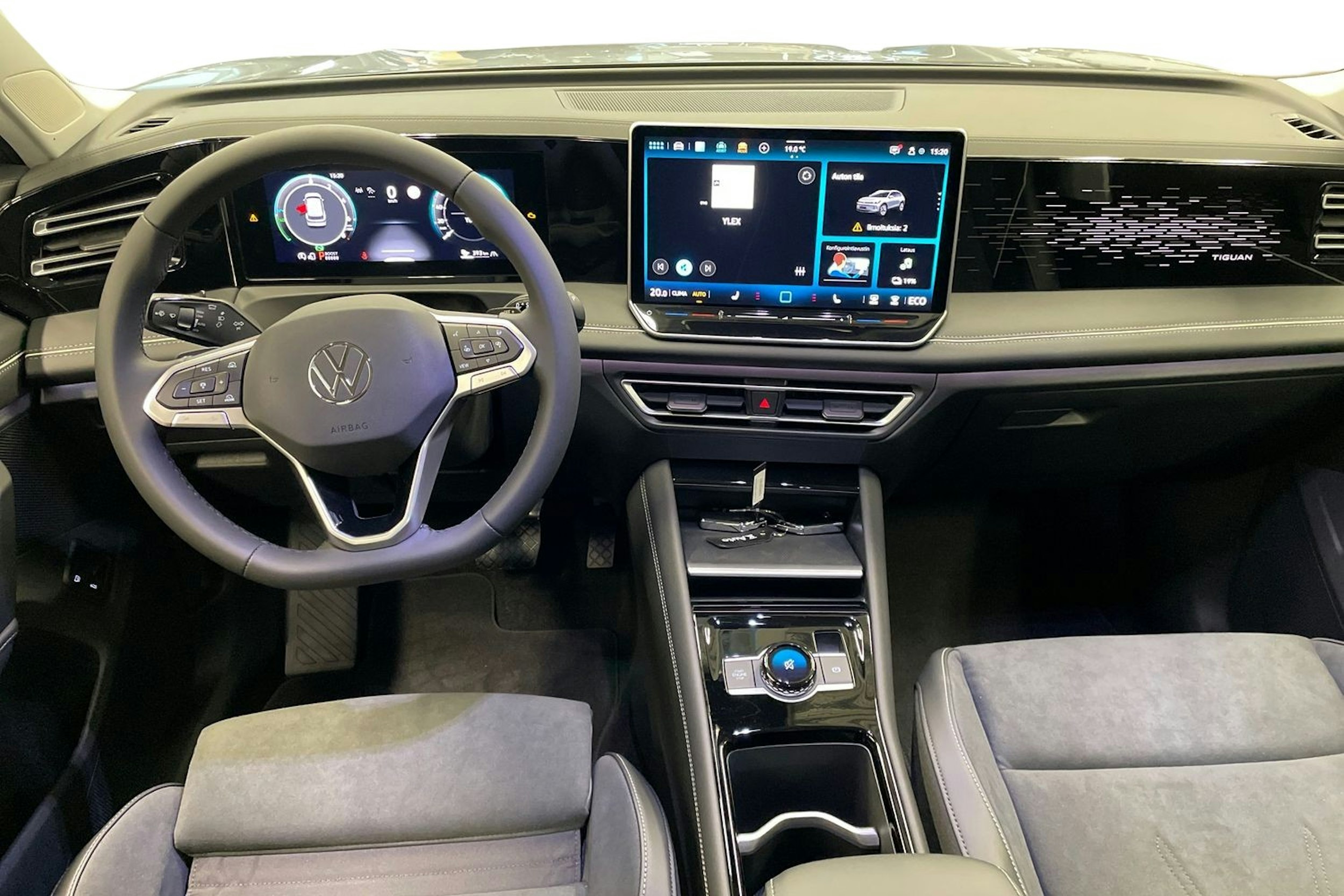 Harmaa Volkswagen Tiguan 2025 kuva 7.