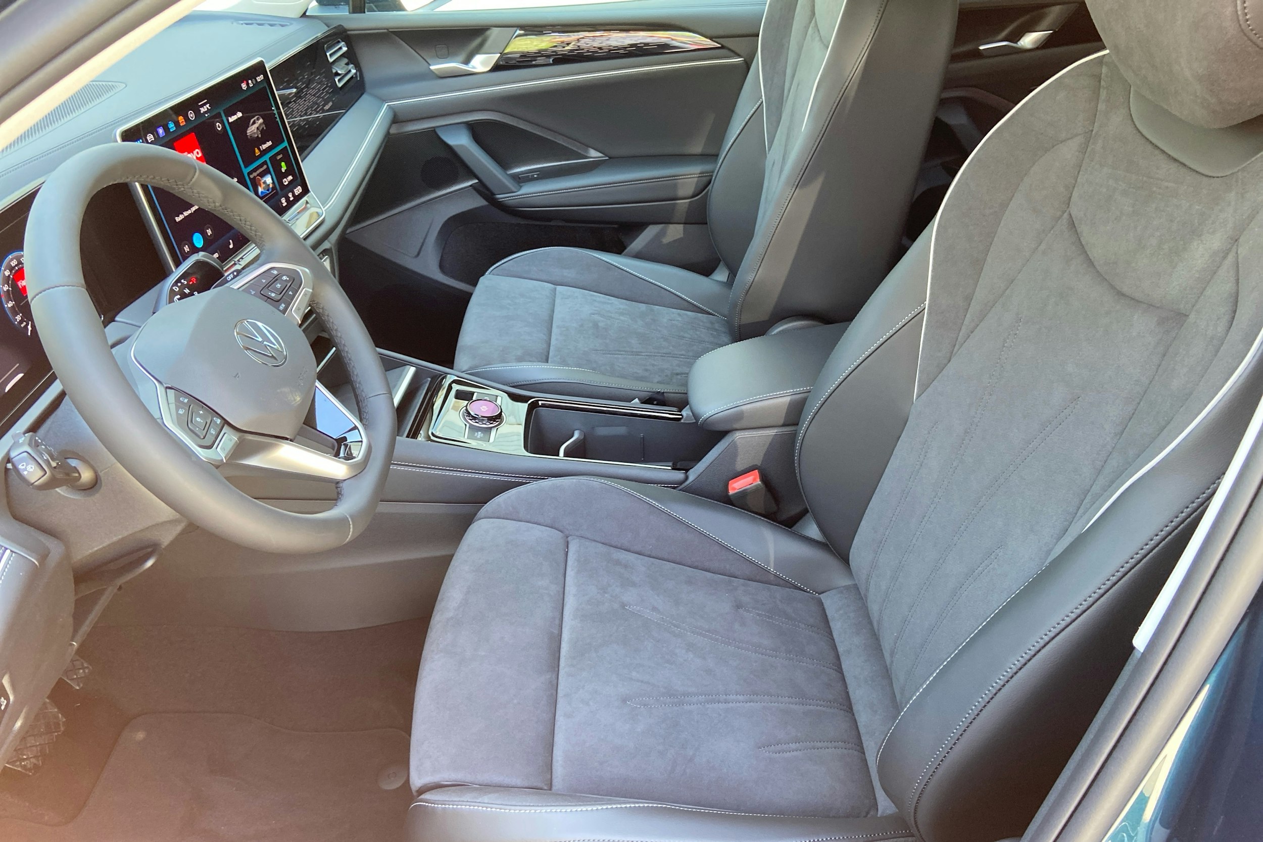 sininen Volkswagen Tiguan 2025 kuva 7.