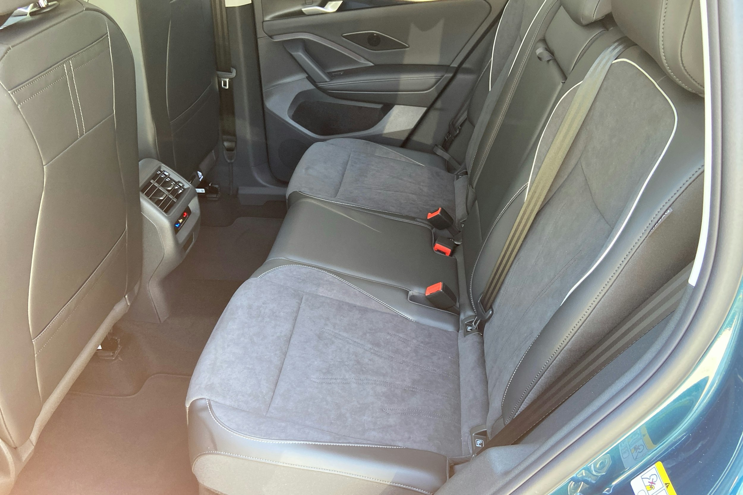 sininen Volkswagen Tiguan 2025 kuva 8.