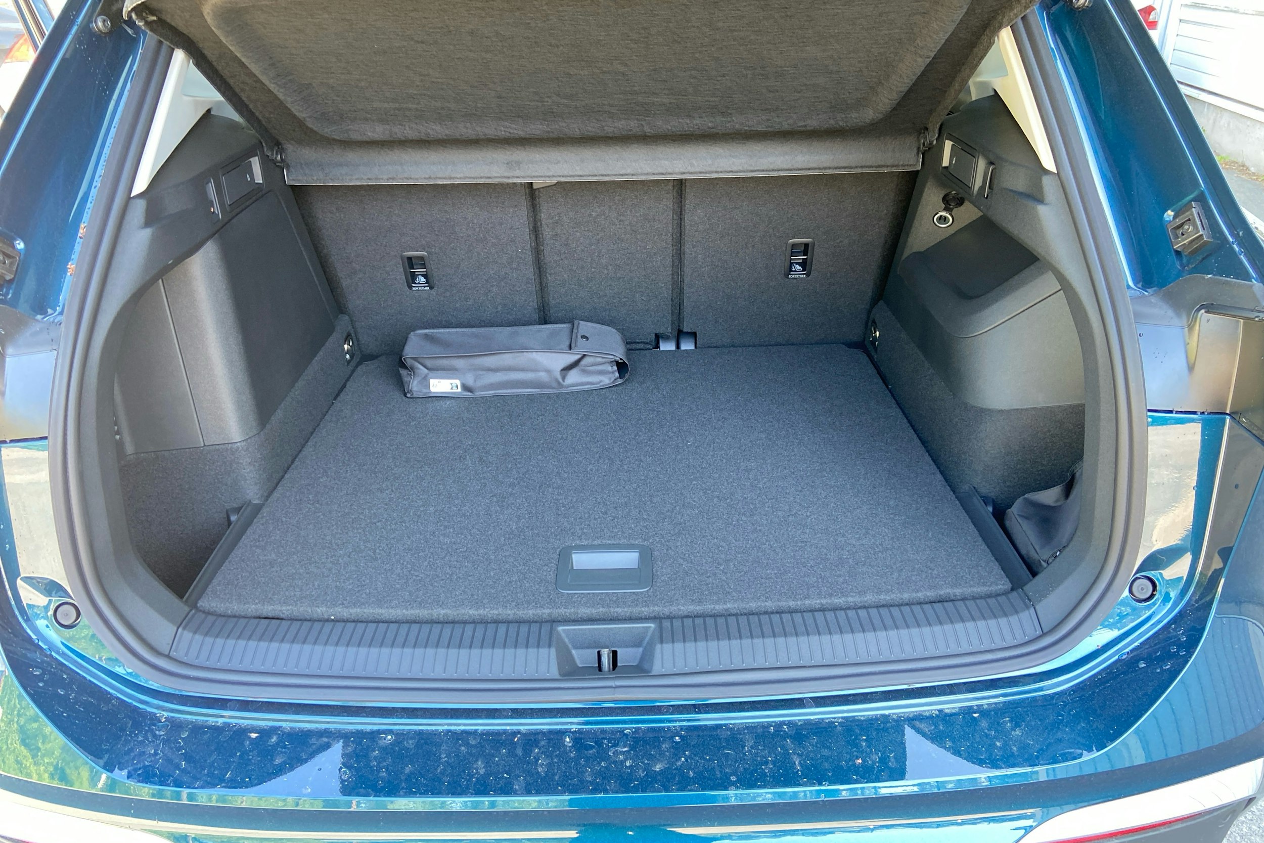 sininen Volkswagen Tiguan 2025 kuva 11.