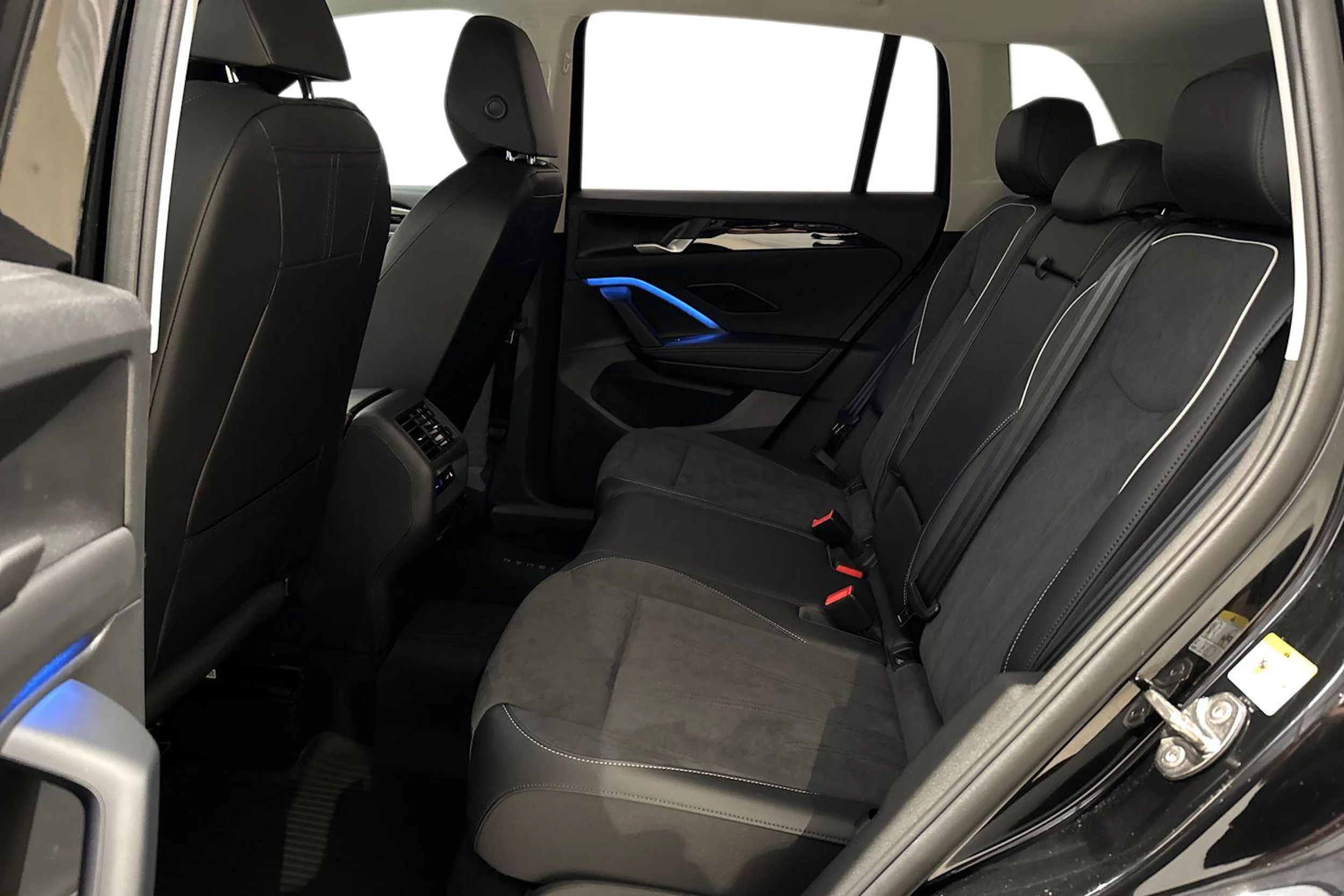 met. musta Volkswagen Tiguan 2025 kuva 11.