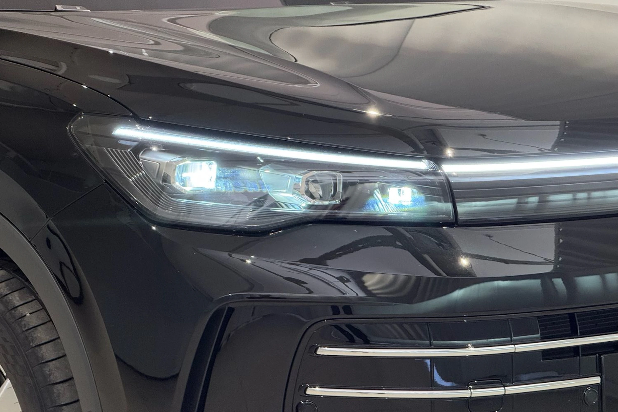 met. musta Volkswagen Tiguan 2025 kuva 16.