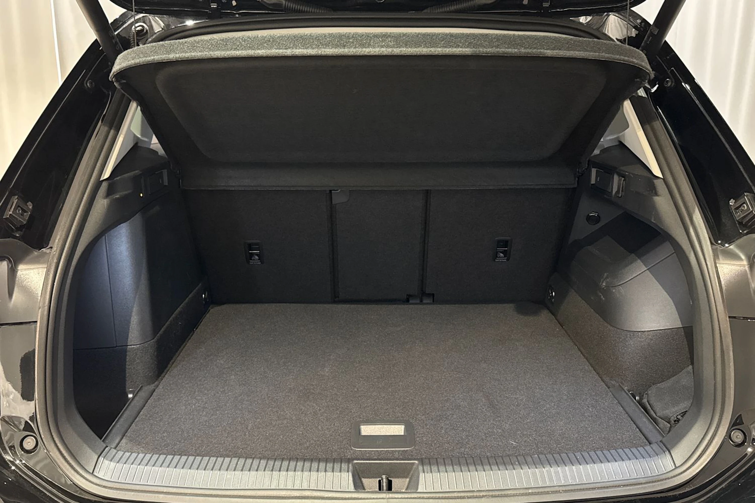 met. musta Volkswagen Tiguan 2025 kuva 17.