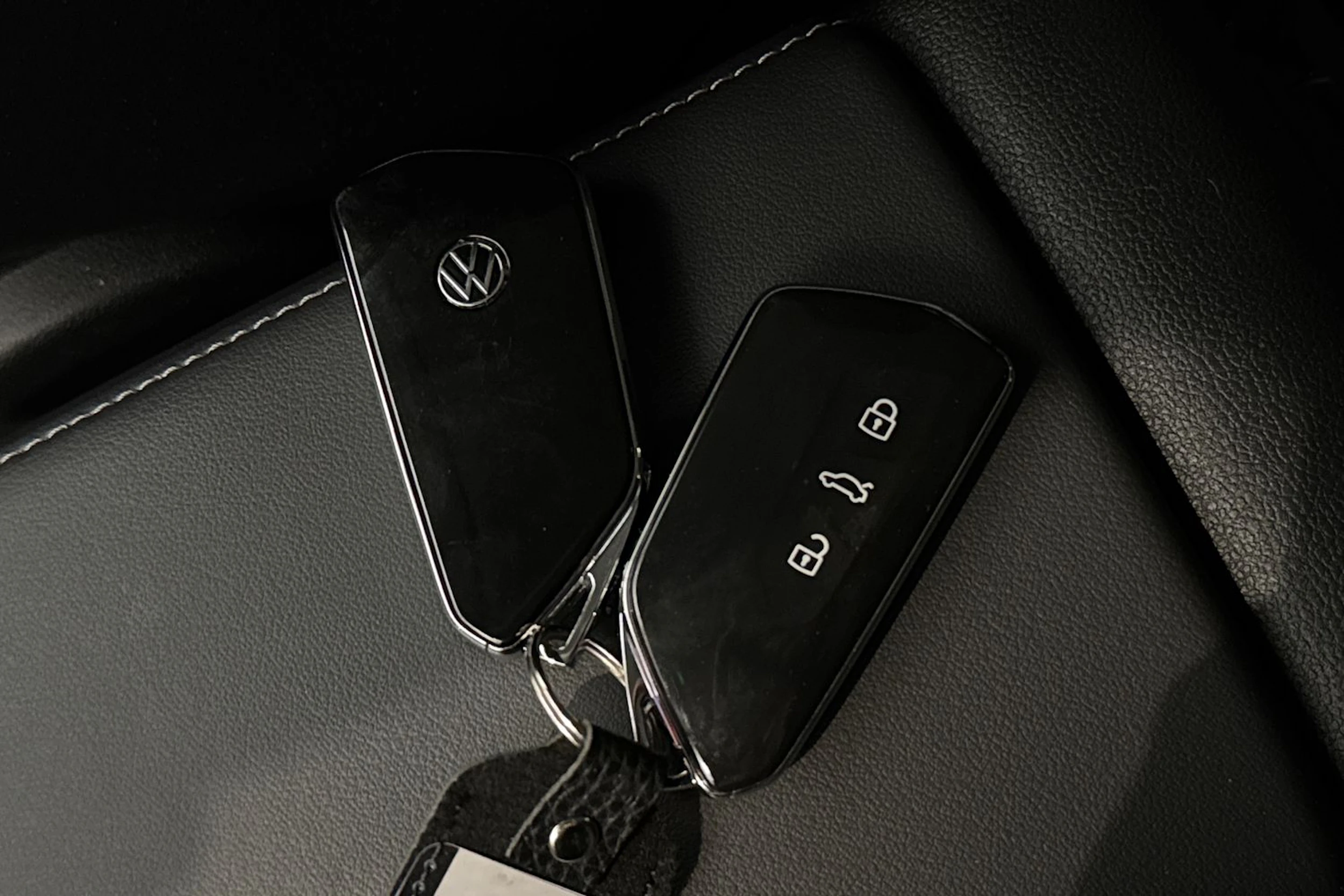 met. musta Volkswagen Tiguan 2025 kuva 42.