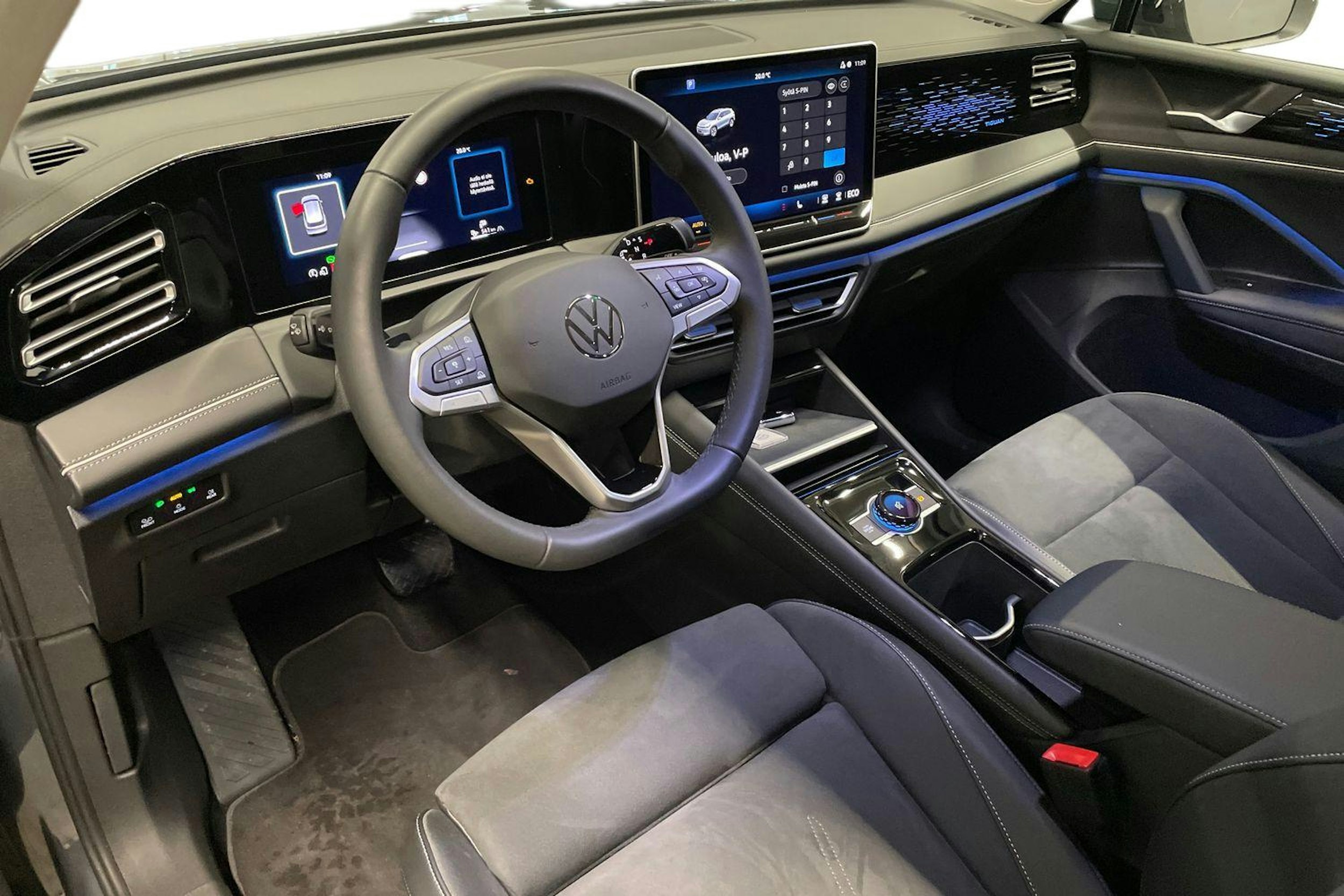 harmaa Volkswagen Tiguan 2025 kuva 7.
