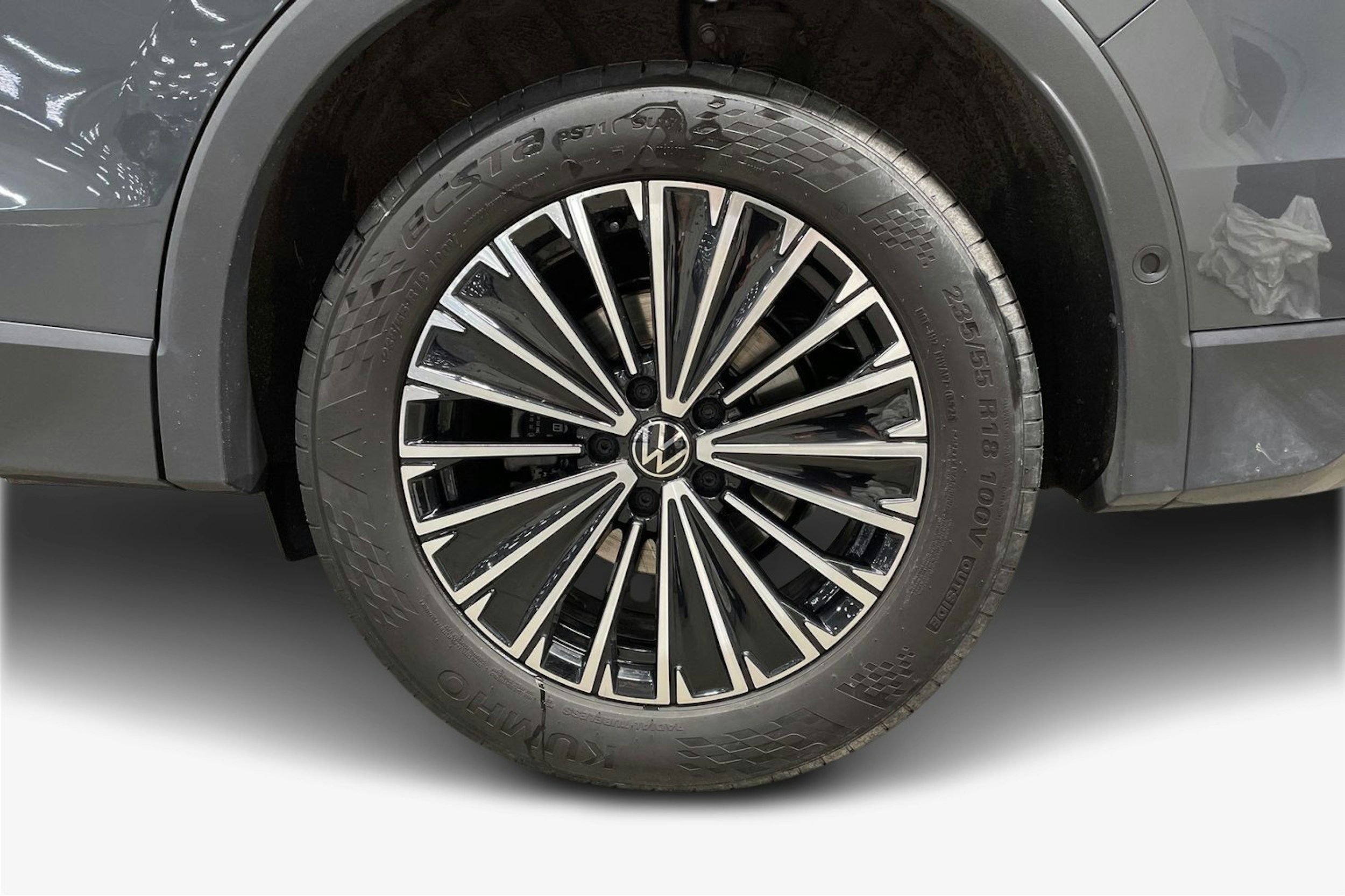 harmaa Volkswagen Tiguan 2025 kuva 11.