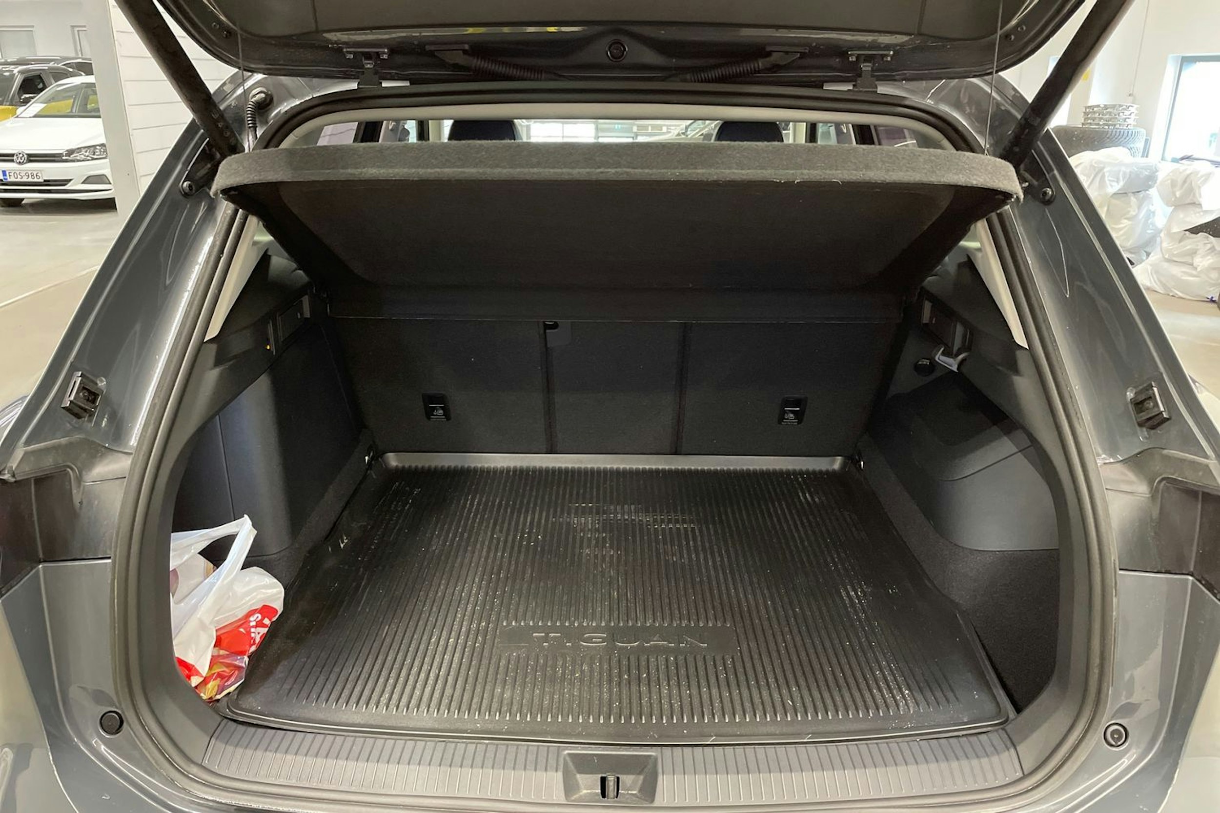 harmaa Volkswagen Tiguan 2025 kuva 14.