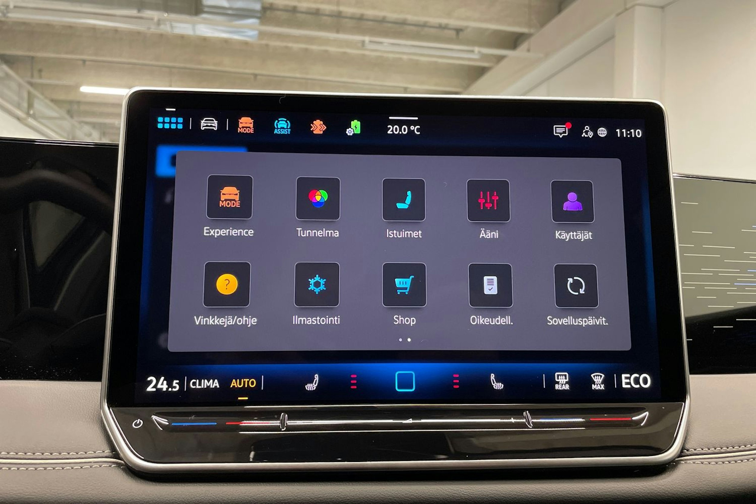 harmaa Volkswagen Tiguan 2025 kuva 17.