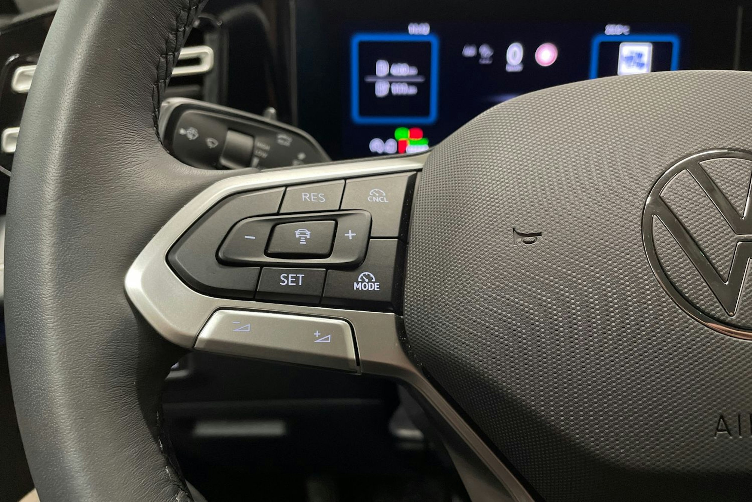 harmaa Volkswagen Tiguan 2025 kuva 26.