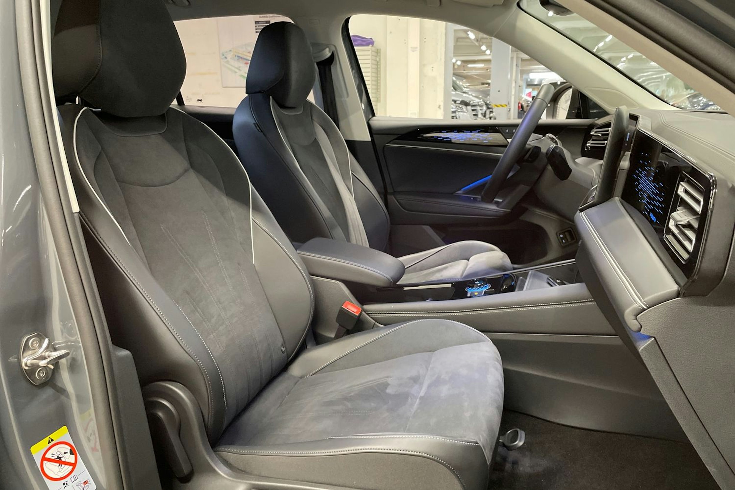 harmaa Volkswagen Tiguan 2025 kuva 30.