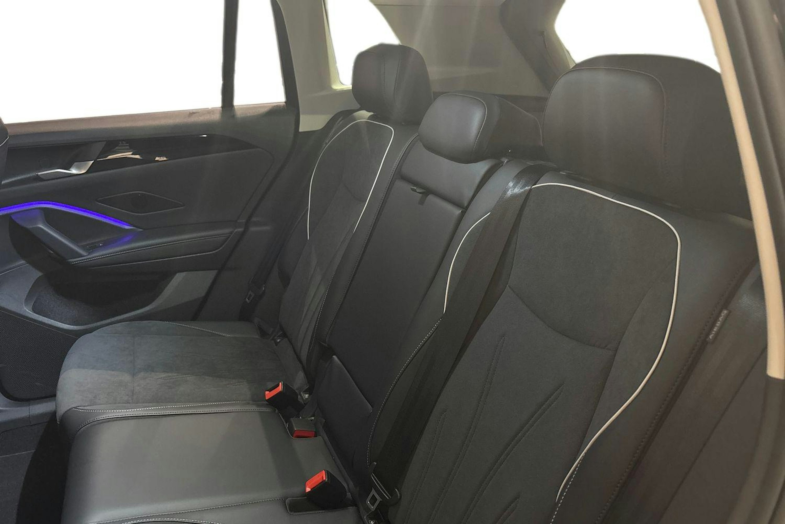 musta Volkswagen Tiguan 2025 kuva 8.