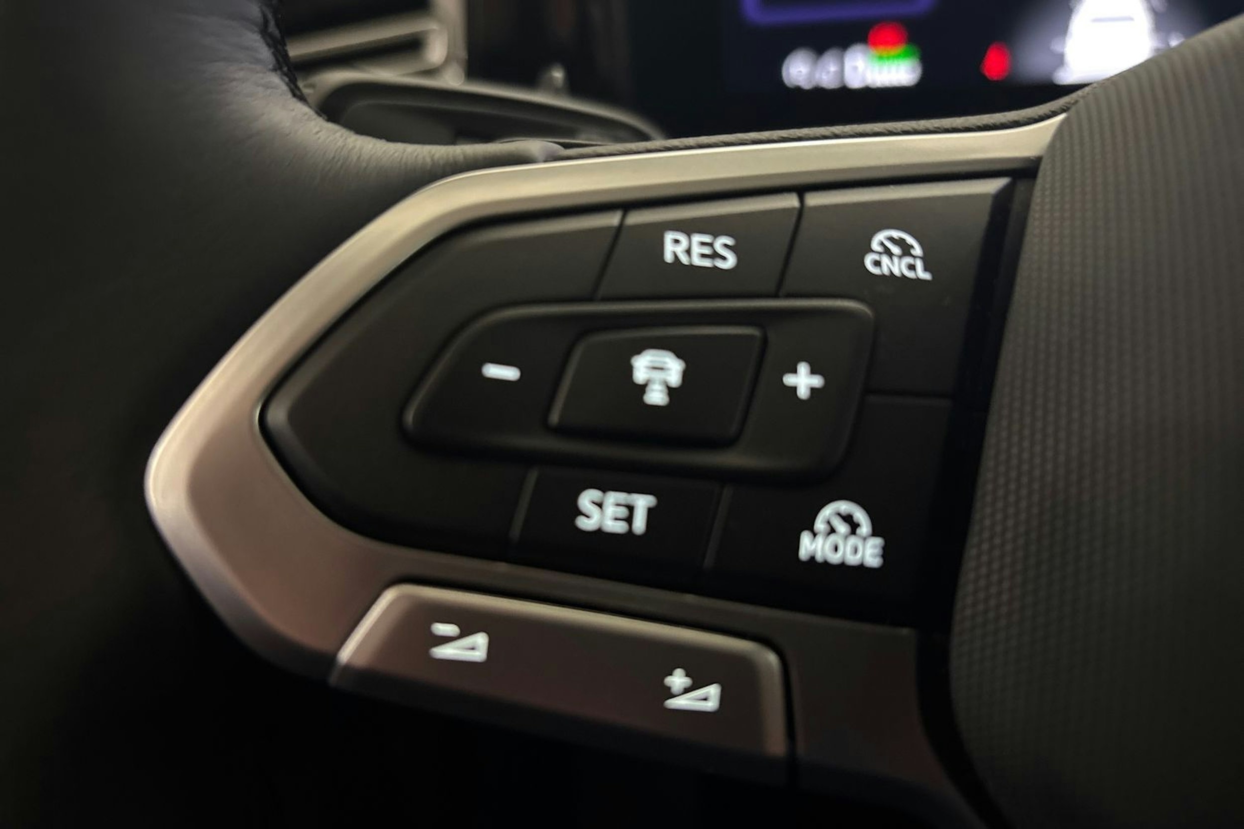 musta Volkswagen Tiguan 2025 kuva 14.