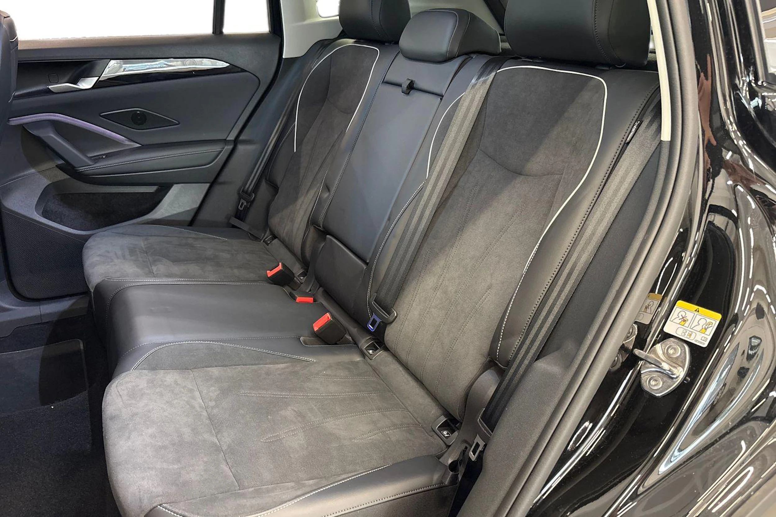 musta Volkswagen Tiguan 2025 kuva 8.