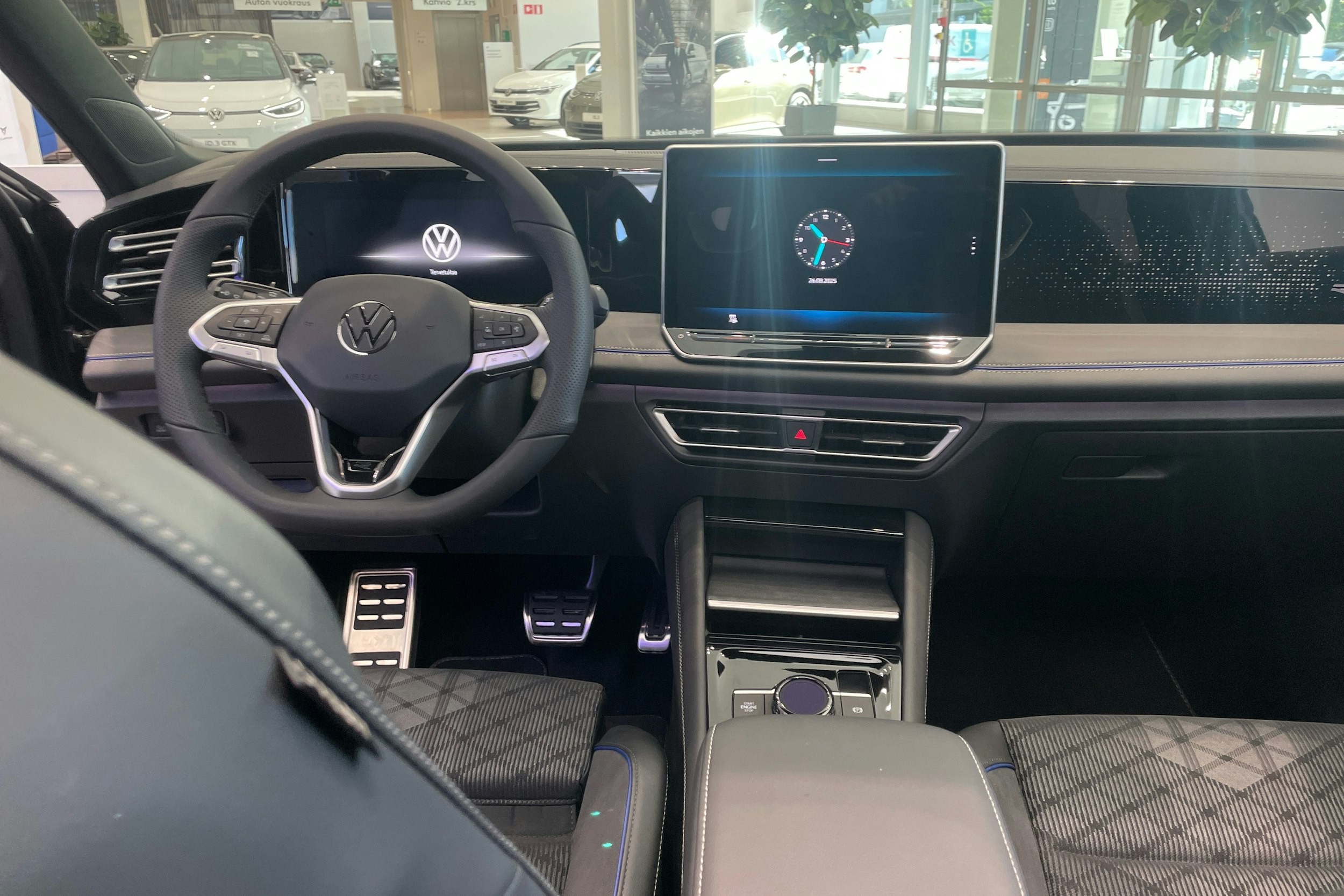 harmaa Volkswagen Tiguan 2025 kuva 7.