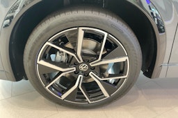 harmaa Volkswagen Tiguan 2025 kuva 9.