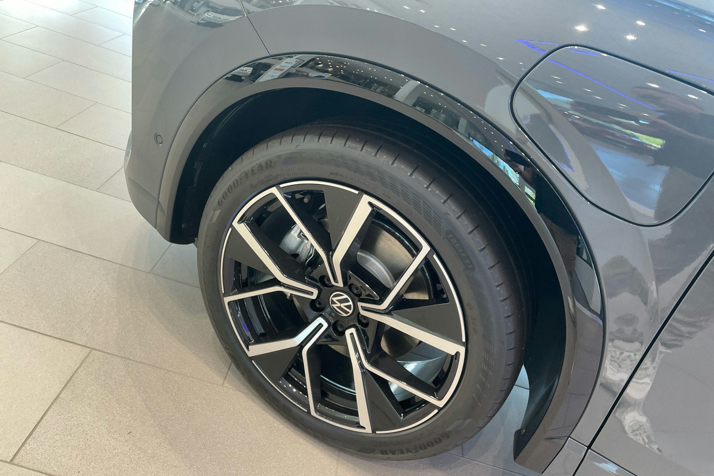 harmaa Volkswagen Tiguan 2025 kuva 10.