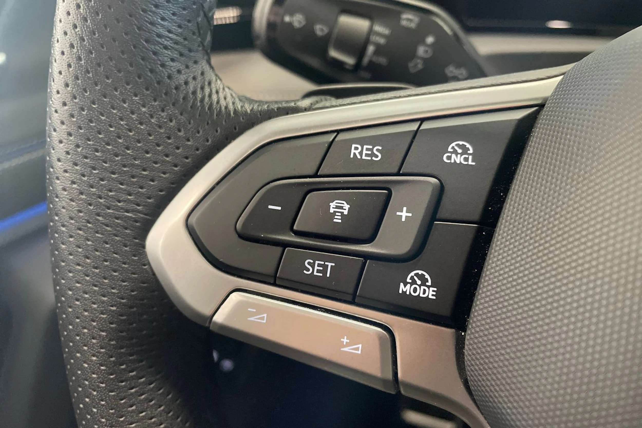 musta Volkswagen Tiguan 2025 kuva 22.