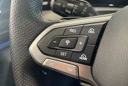 musta Volkswagen Tiguan 2025 kuva 22.