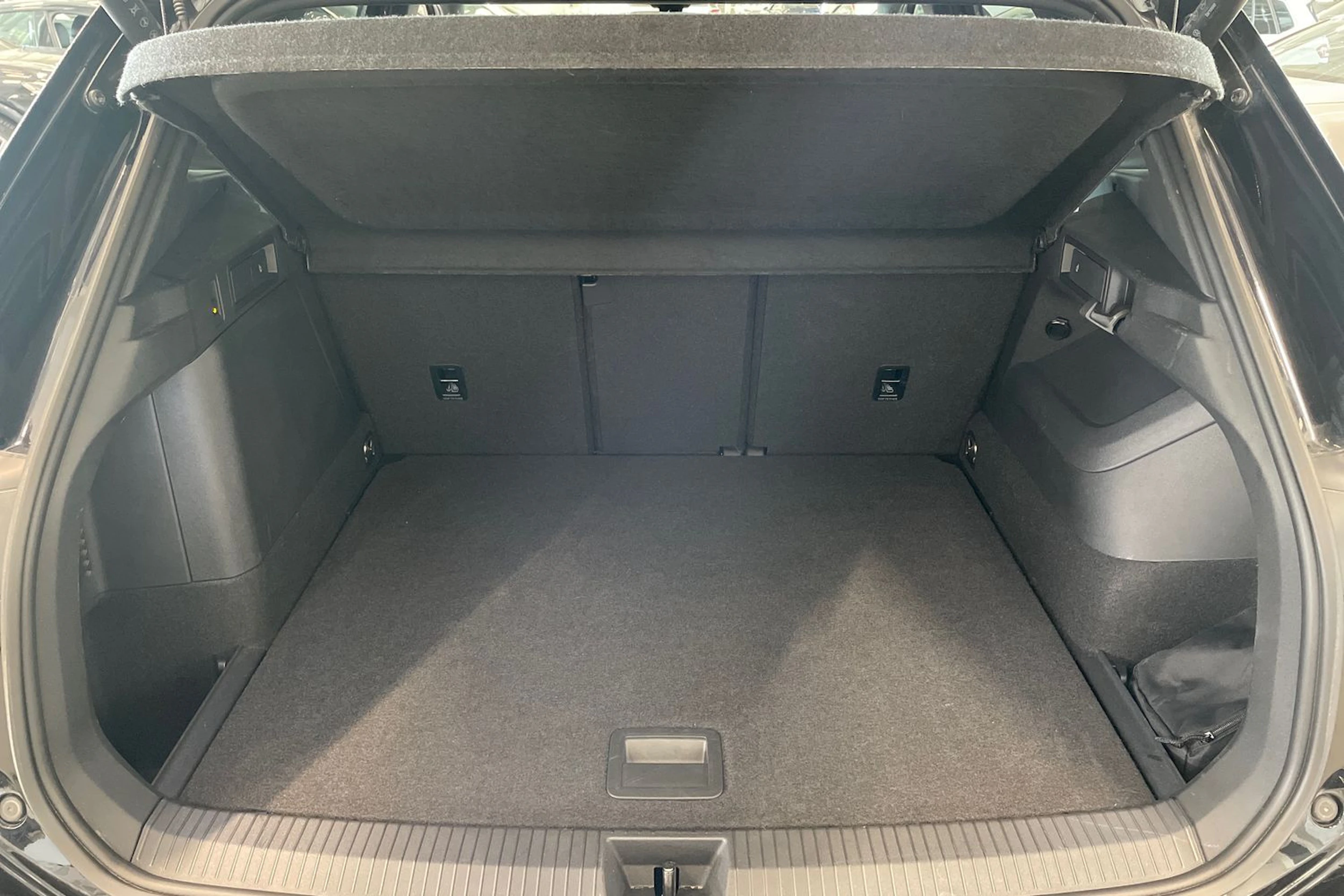 musta Volkswagen Tiguan 2025 kuva 37.