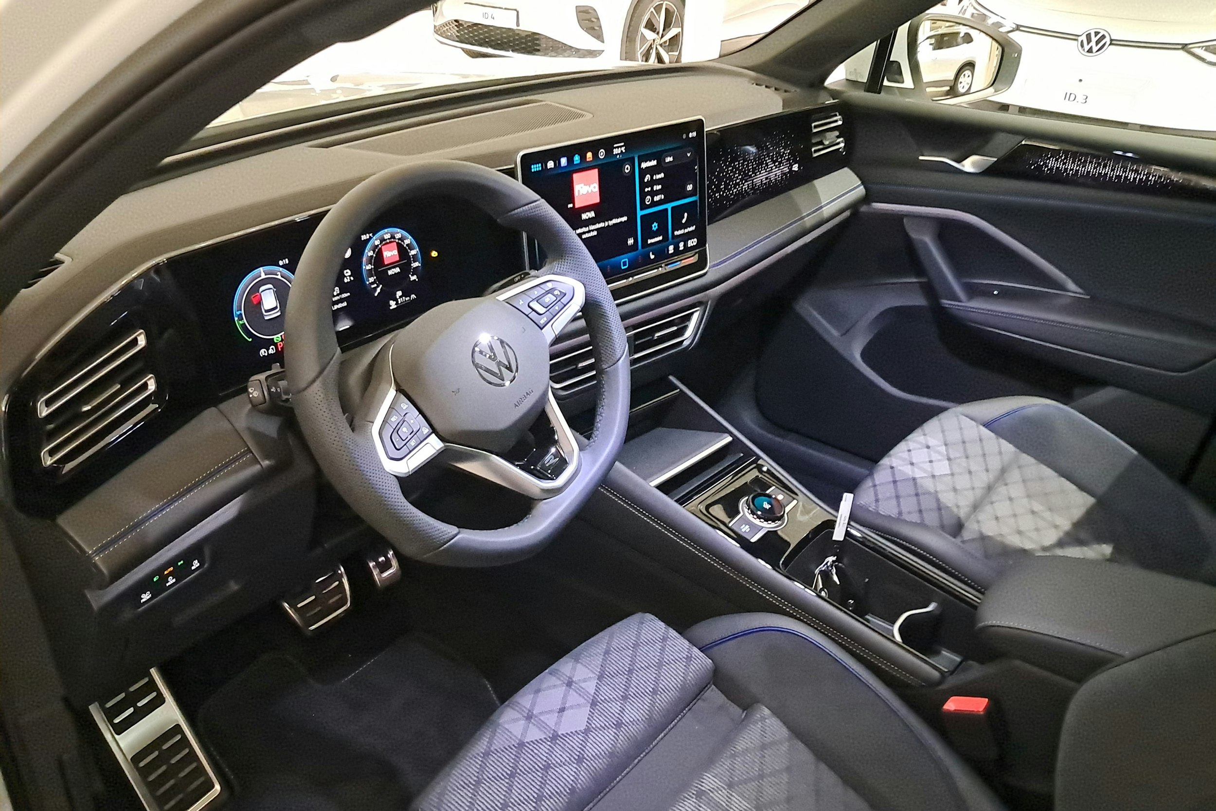 valkoinen Volkswagen Tiguan 2025 kuva 6.