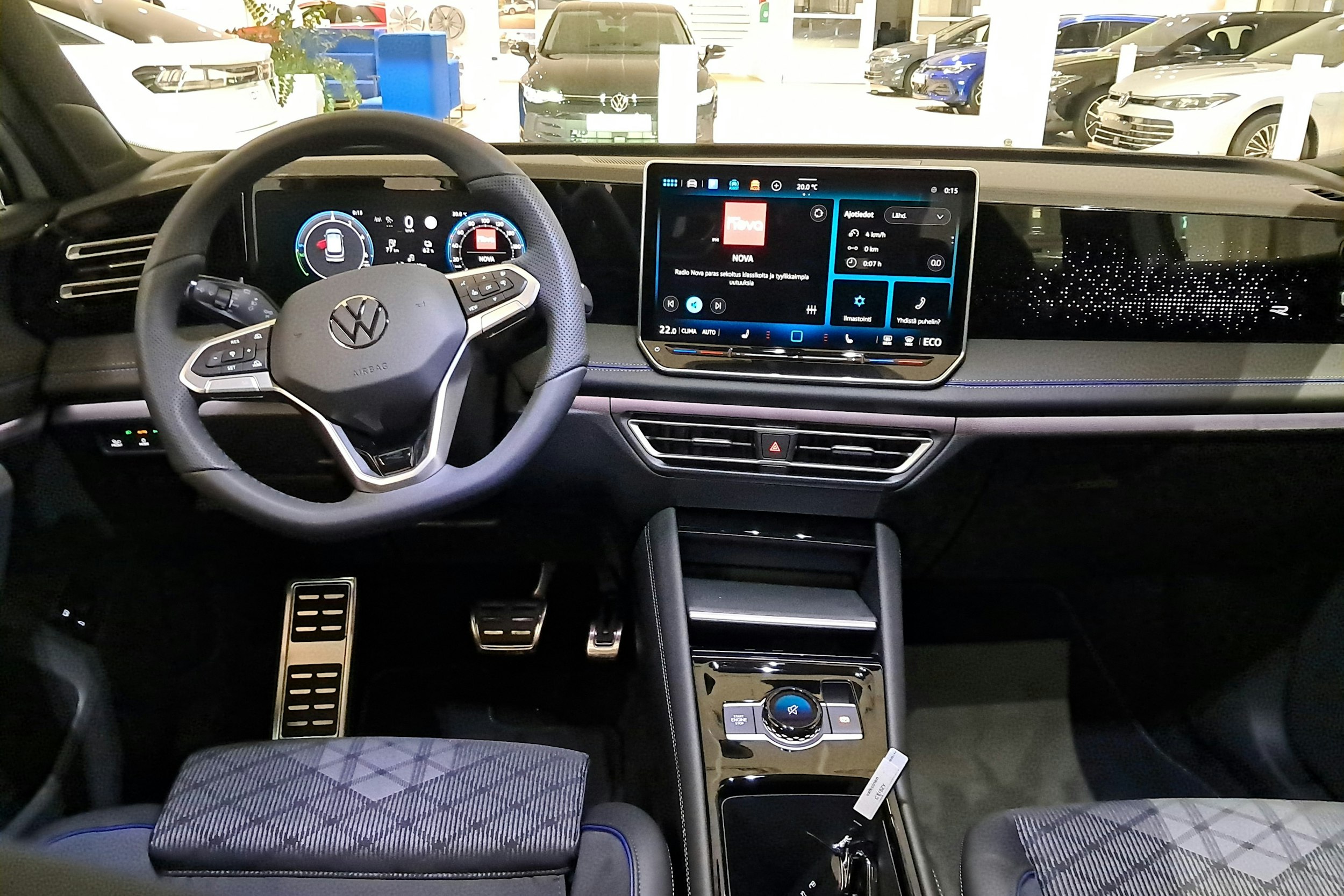 valkoinen Volkswagen Tiguan 2025 kuva 7.