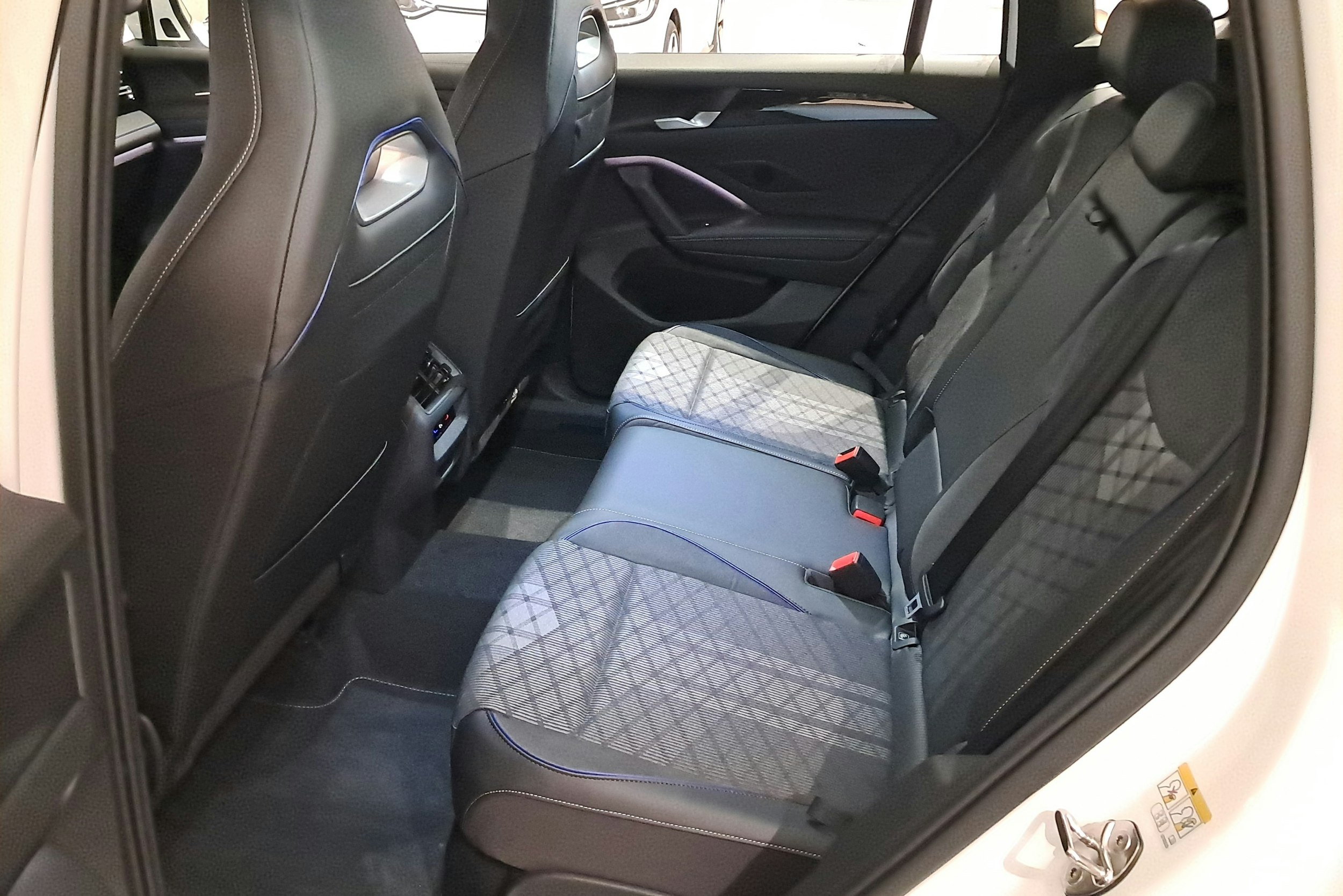 valkoinen Volkswagen Tiguan 2025 kuva 8.