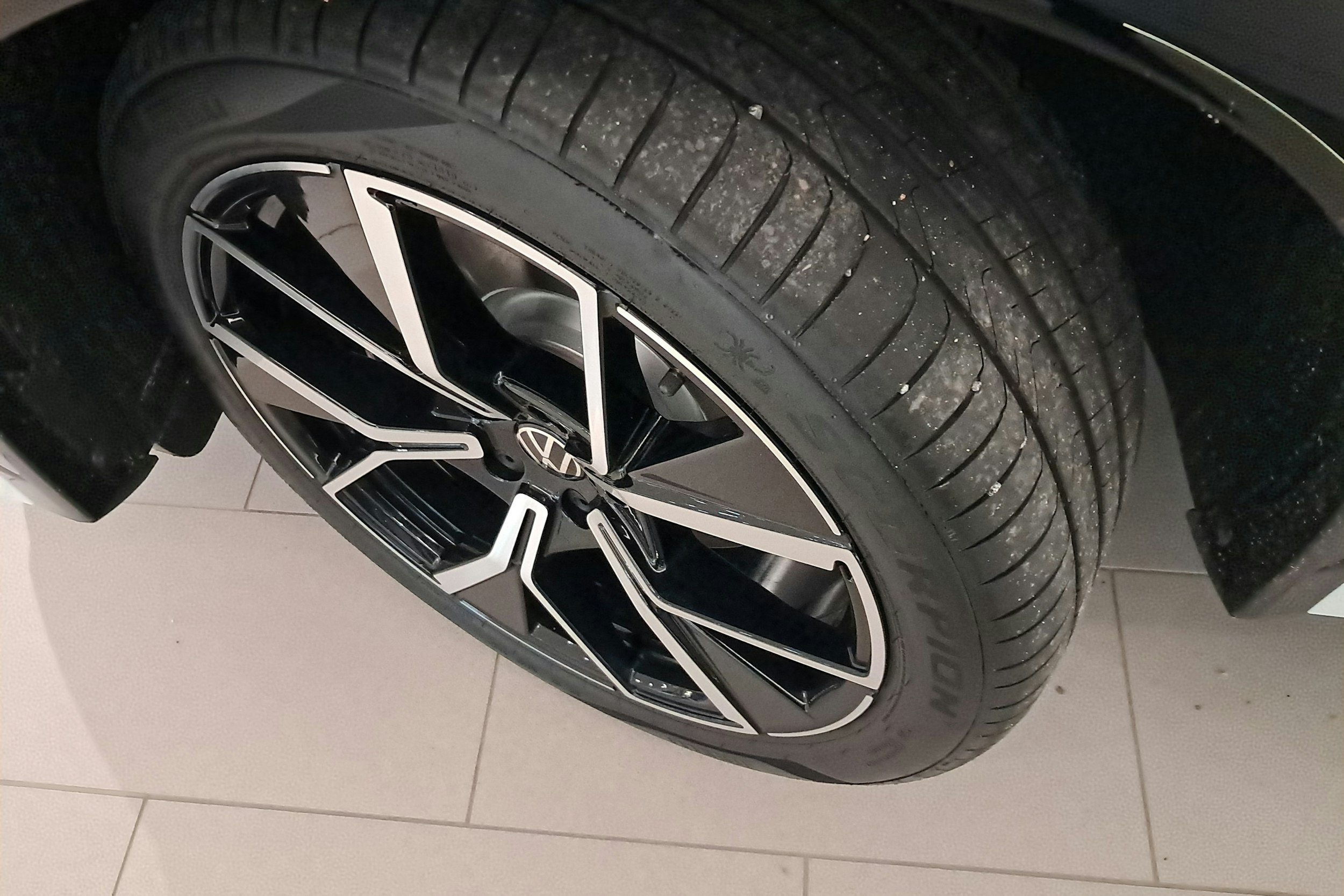 valkoinen Volkswagen Tiguan 2025 kuva 10.