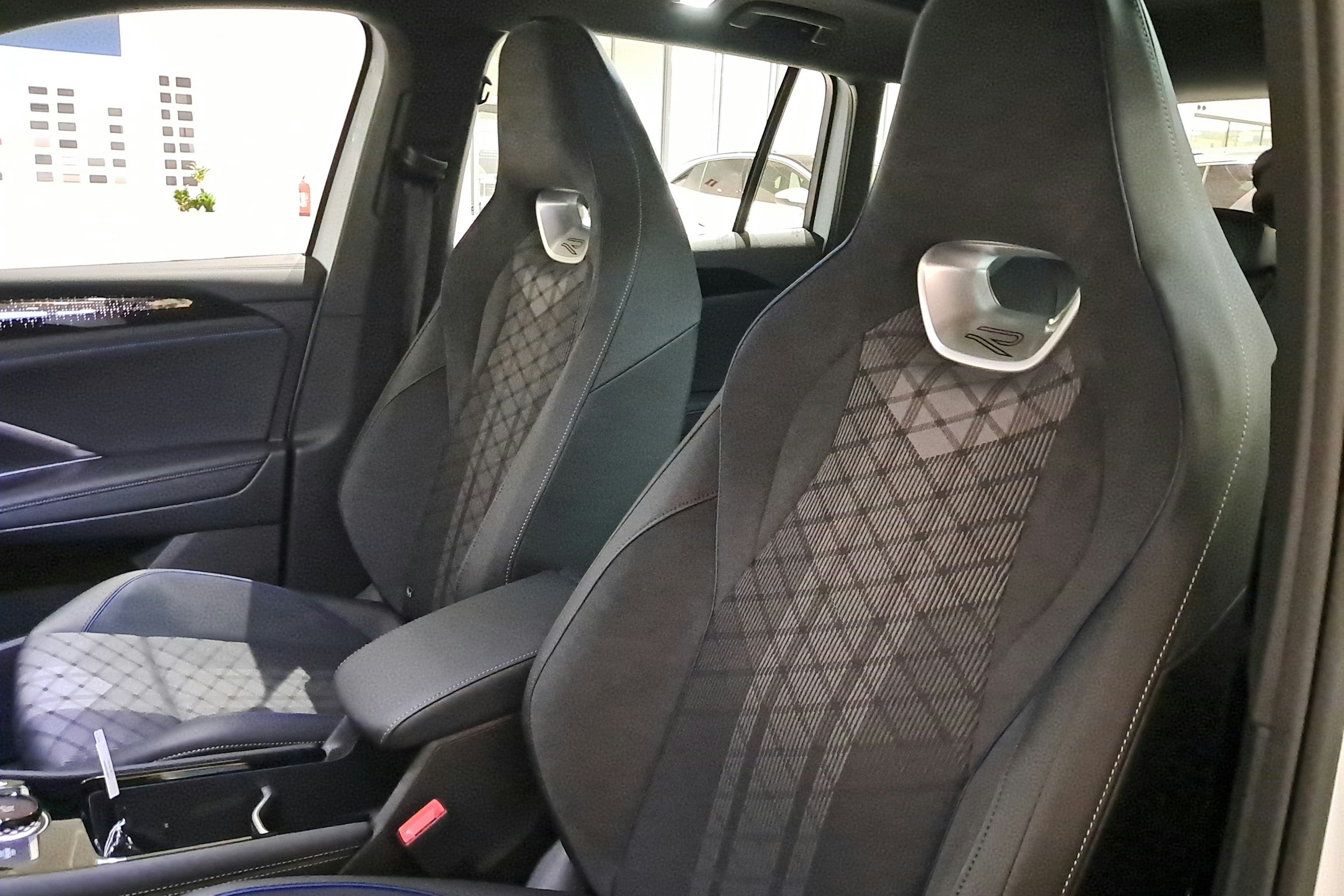 valkoinen Volkswagen Tiguan 2025 kuva 12.
