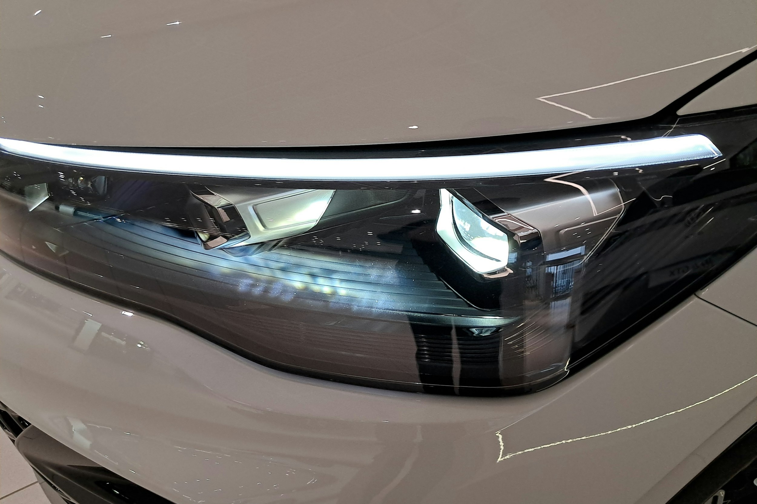 valkoinen Volkswagen Tiguan 2025 kuva 14.