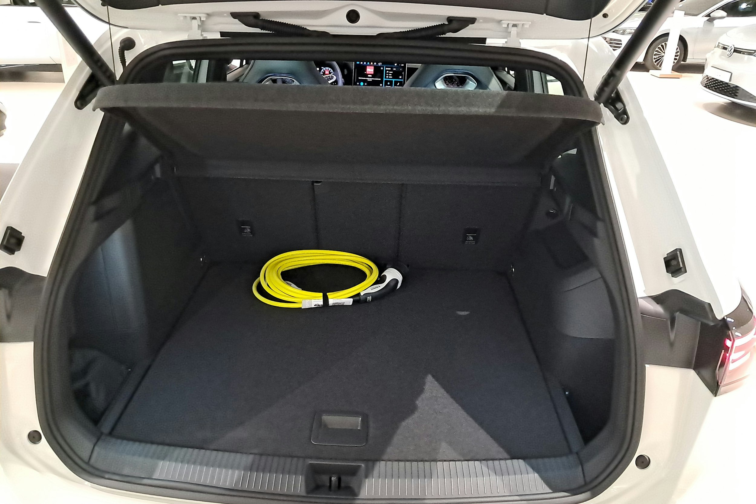 valkoinen Volkswagen Tiguan 2025 kuva 15.