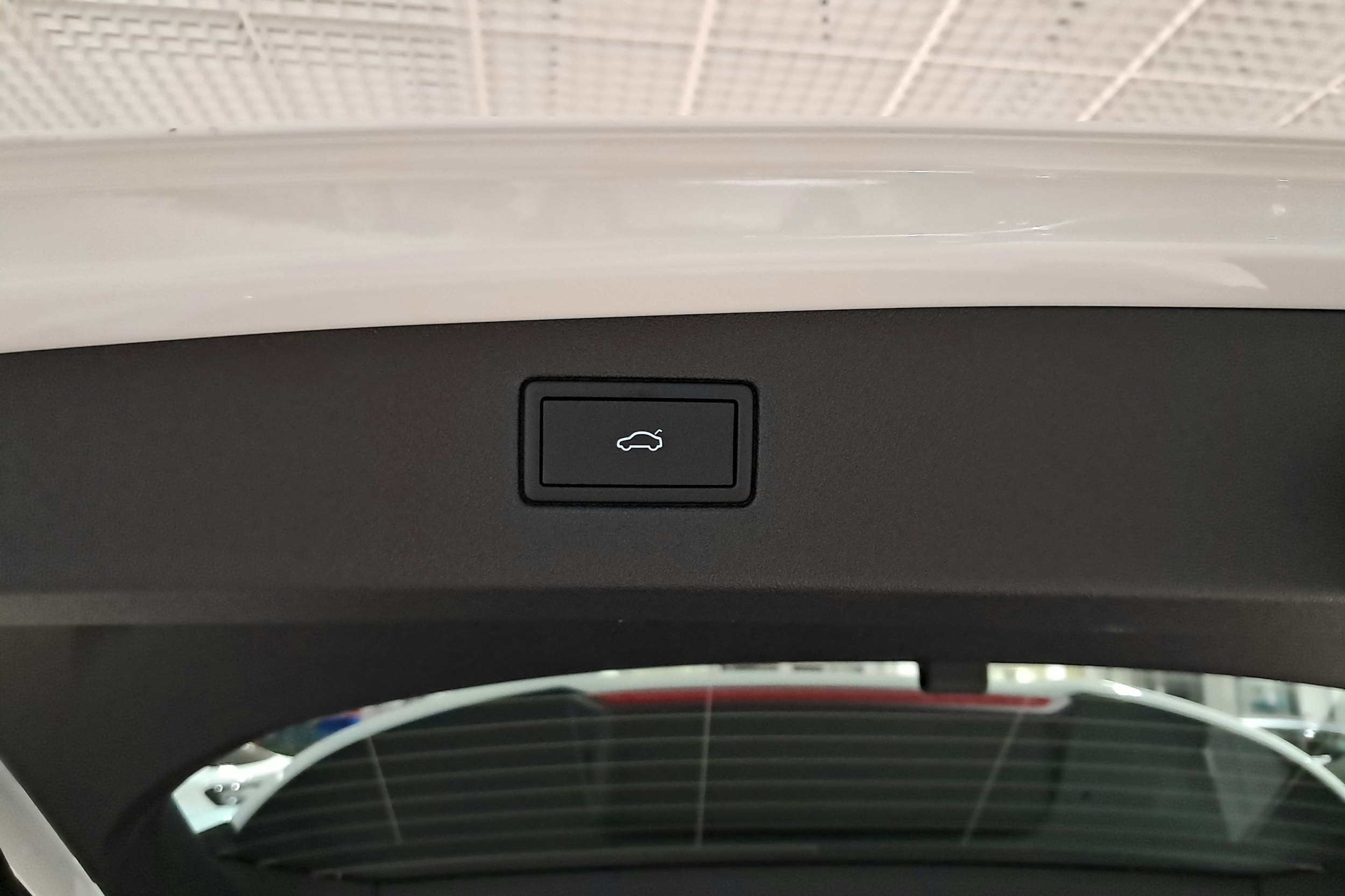 valkoinen Volkswagen Tiguan 2025 kuva 16.