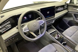 vihreä Volkswagen Tiguan 2025 kuva 7.