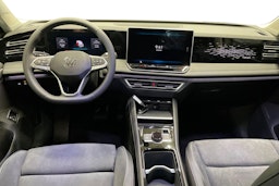 vihreä Volkswagen Tiguan 2025 kuva 9.