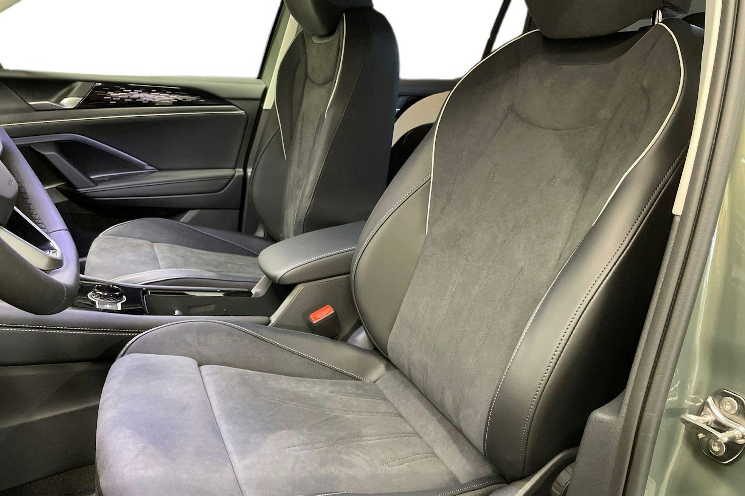 vihreä Volkswagen Tiguan 2025 kuva 10.
