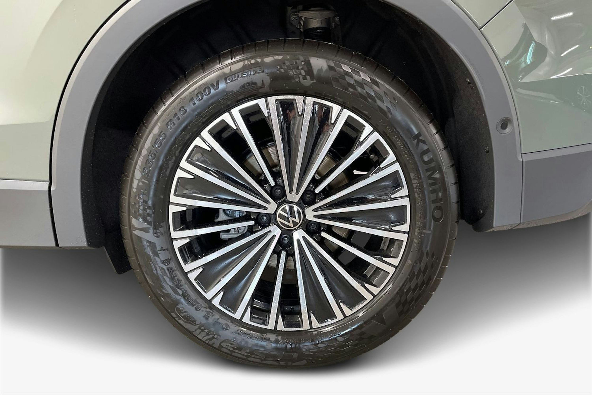 vihreä Volkswagen Tiguan 2025 kuva 11.
