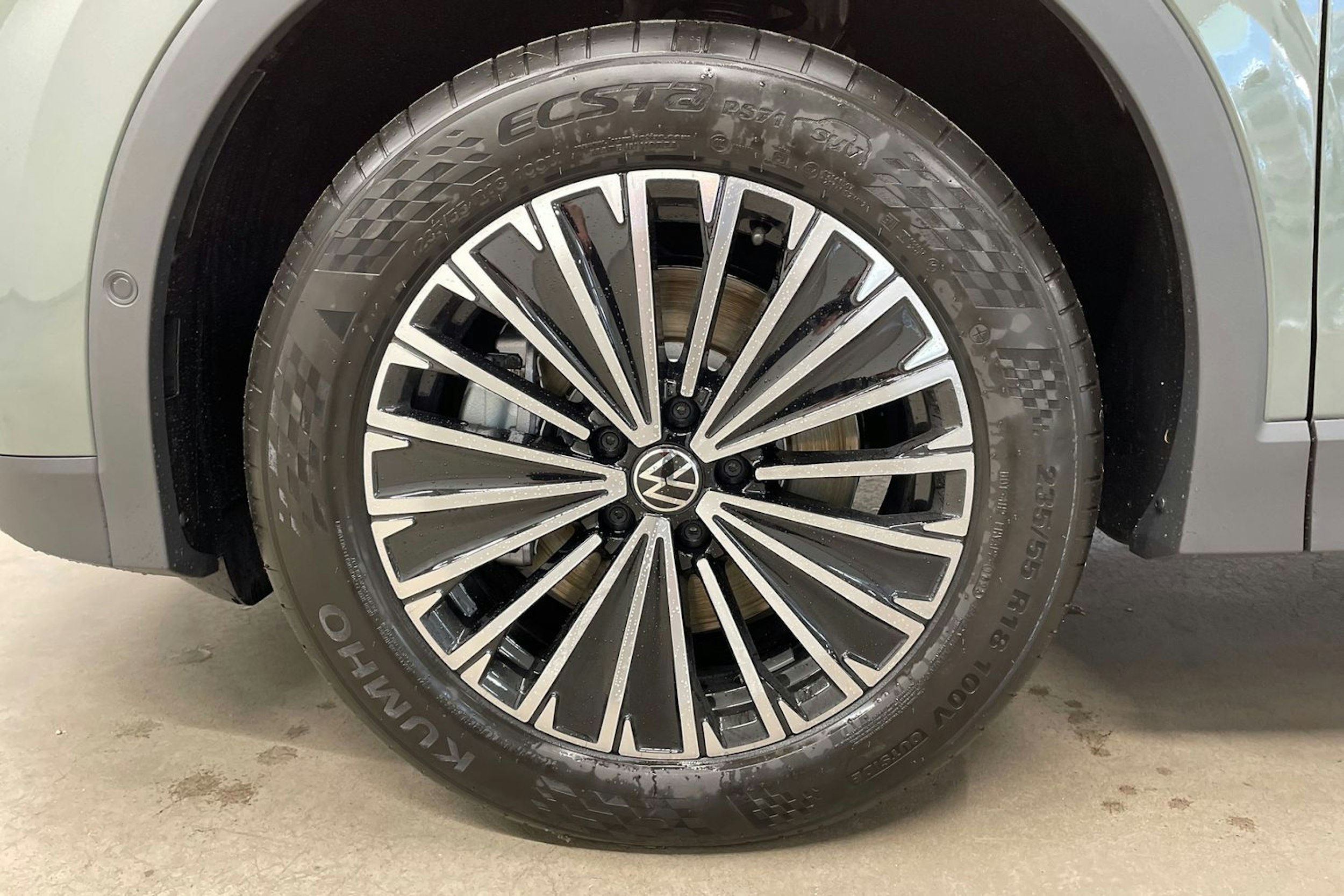 vihreä Volkswagen Tiguan 2025 kuva 13.