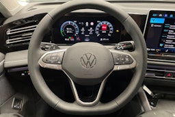 vihreä Volkswagen Tiguan 2025 kuva 15.